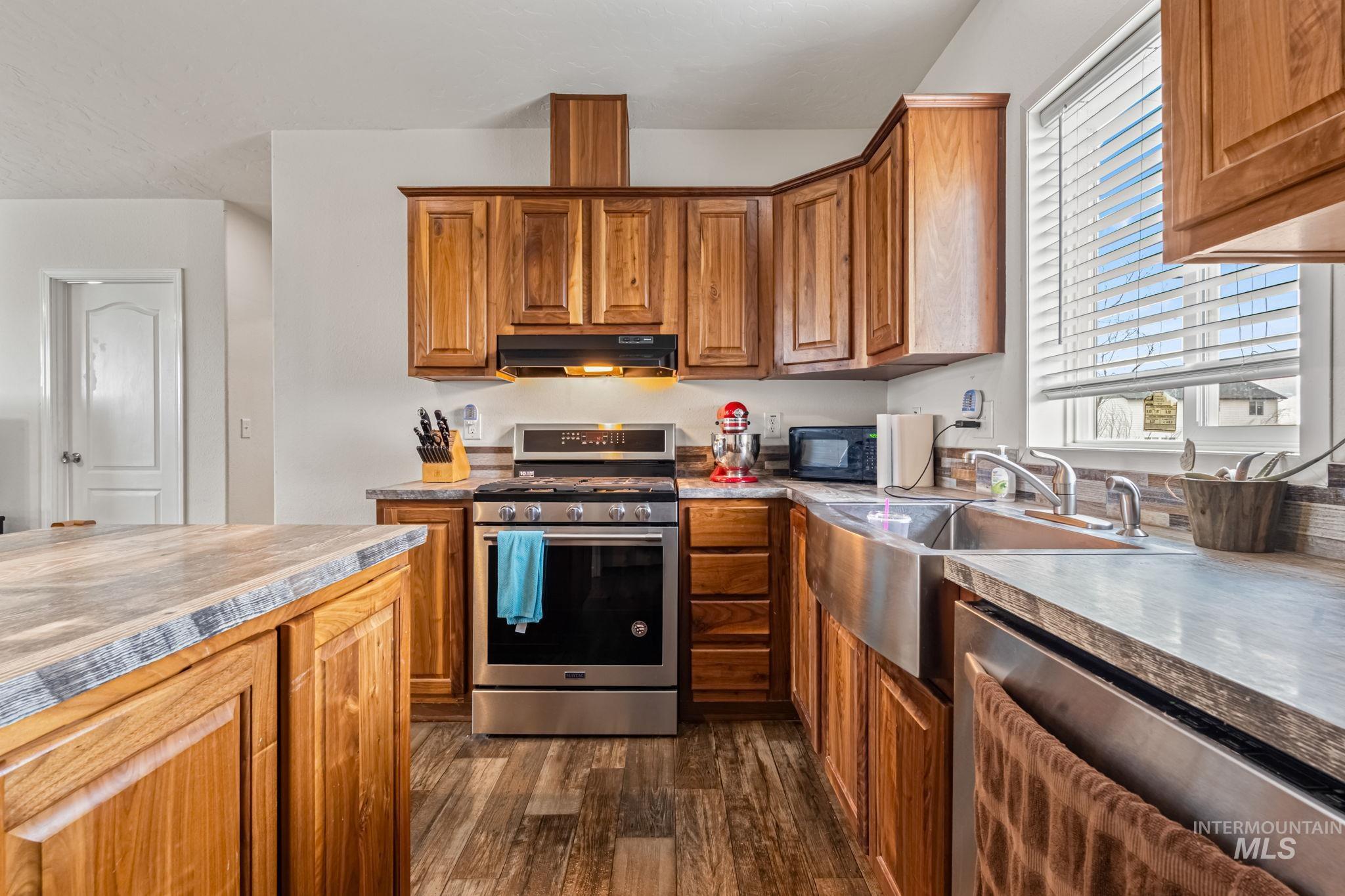 1700 SW Lilac Dr, Mountain Home, Idaho 83647, 3 Bedrooms, 2 Bathrooms, Residential For Sale, Price $90,000, 98976686