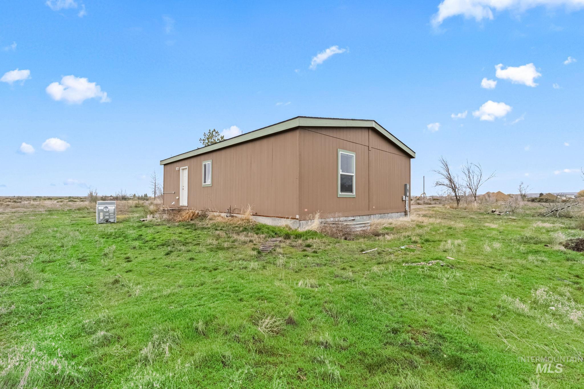 1700 SW Lilac Dr, Mountain Home, Idaho 83647, 3 Bedrooms, 2 Bathrooms, Residential For Sale, Price $90,000, 98976686