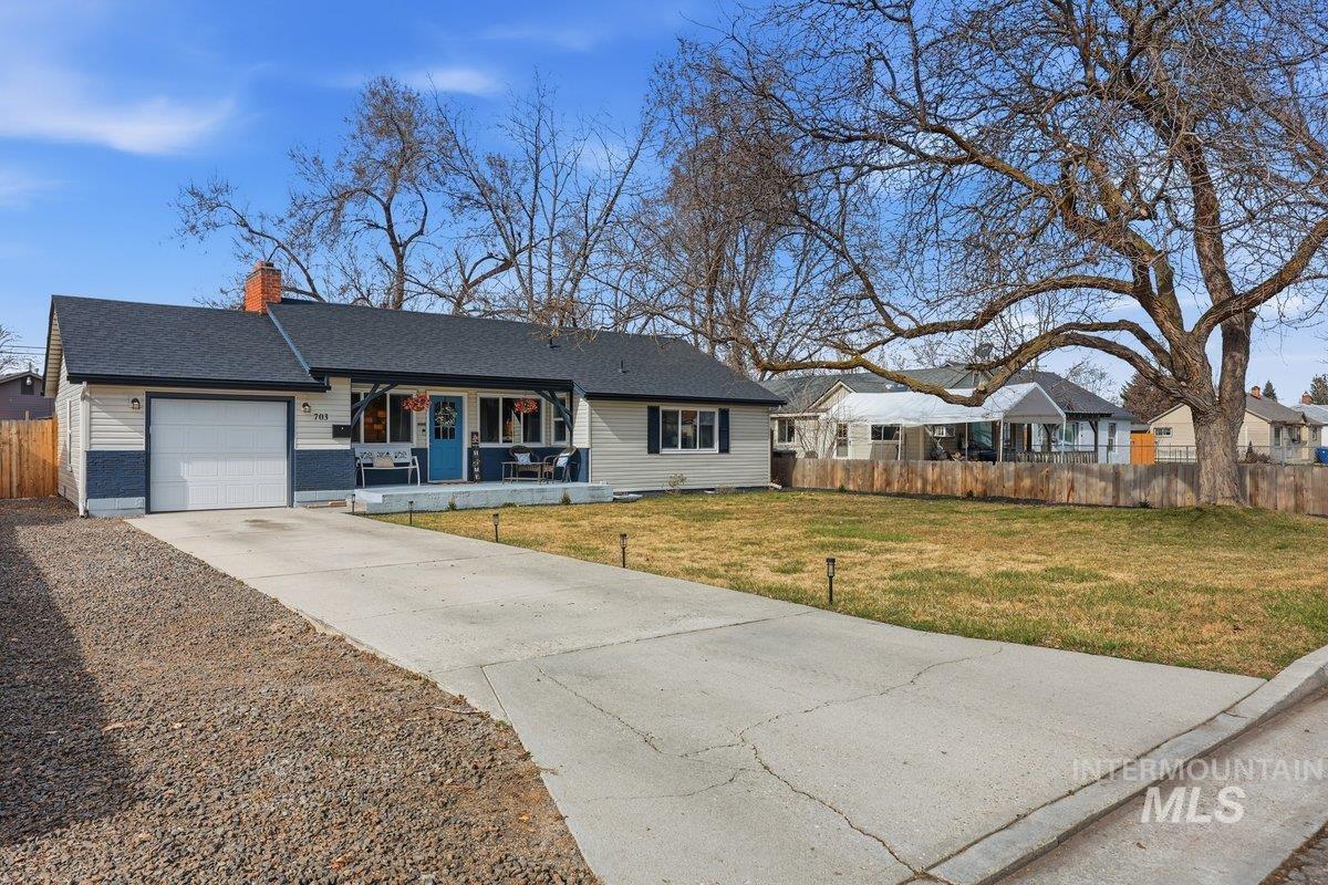 703 S Almond, Nampa, Idaho 83686, 3 Bedrooms, 1 Bathroom, Residential For Sale, Price $399,500,MLS 98976687