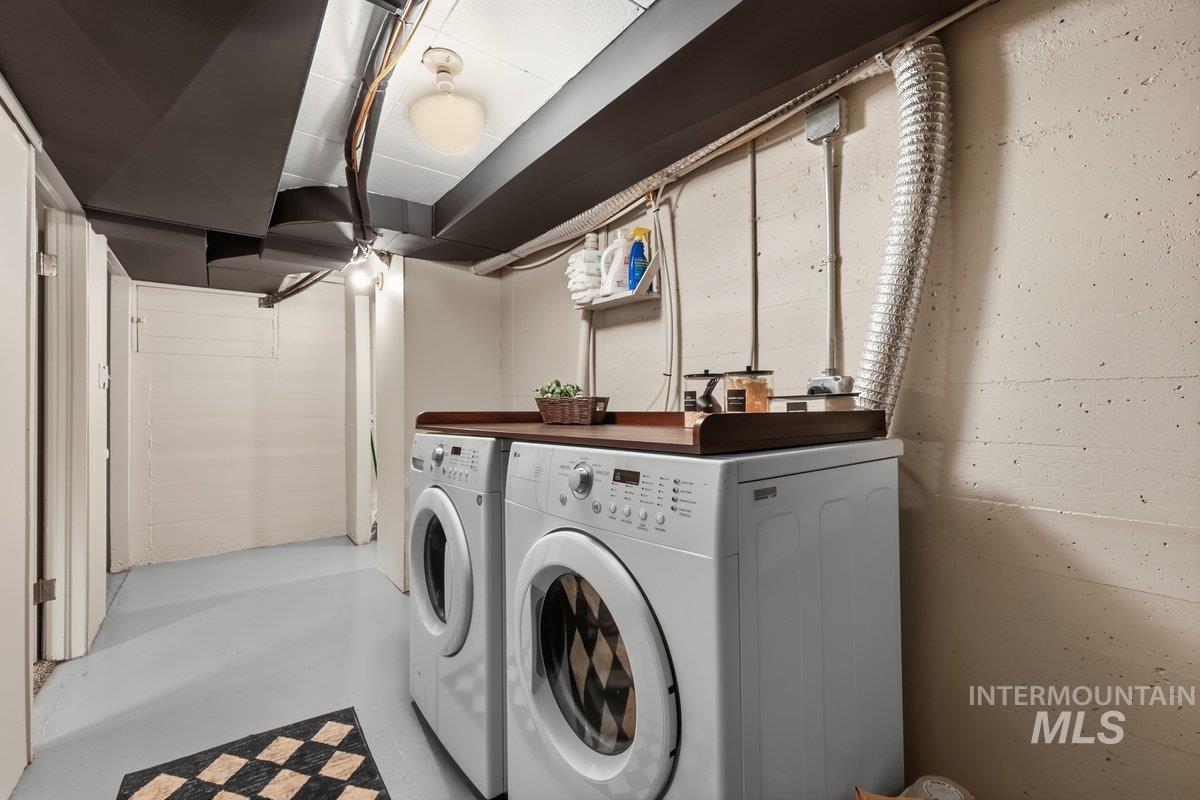 703 S Almond, Nampa, Idaho 83686, 3 Bedrooms, 1 Bathroom, Residential For Sale, Price $399,500,MLS 98976687