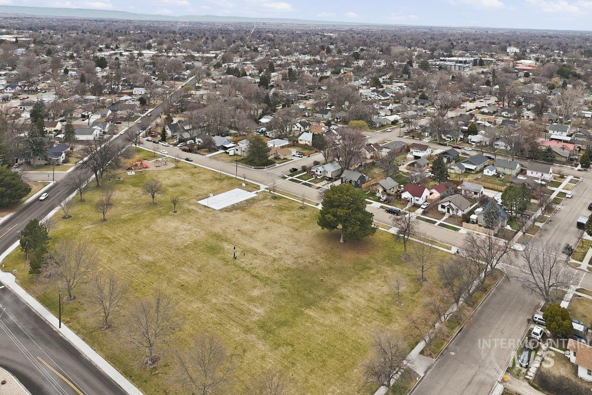 703 S Almond, Nampa, Idaho 83686, 3 Bedrooms, 1 Bathroom, Residential For Sale, Price $399,500,MLS 98976687