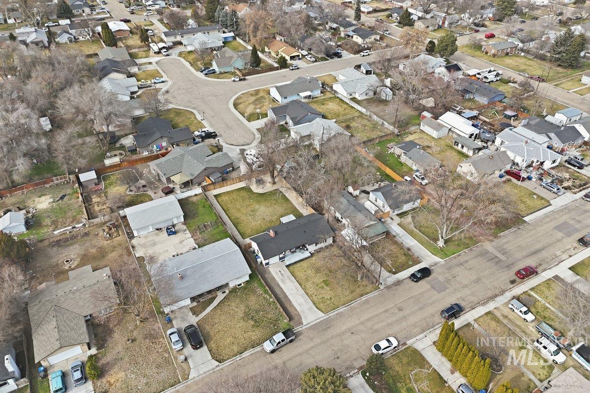 703 S Almond, Nampa, Idaho 83686, 3 Bedrooms, 1 Bathroom, Residential For Sale, Price $399,500,MLS 98976687