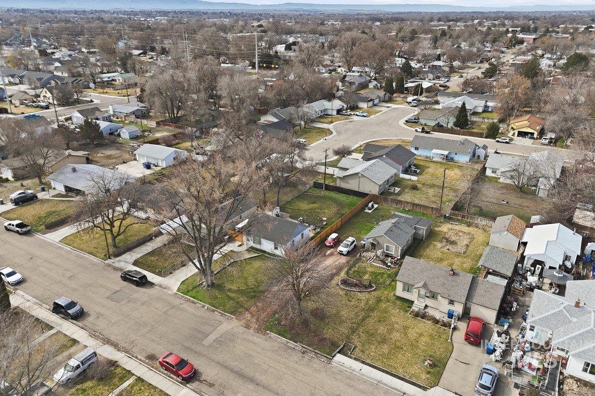 703 S Almond, Nampa, Idaho 83686, 3 Bedrooms, 1 Bathroom, Residential For Sale, Price $399,500,MLS 98976687