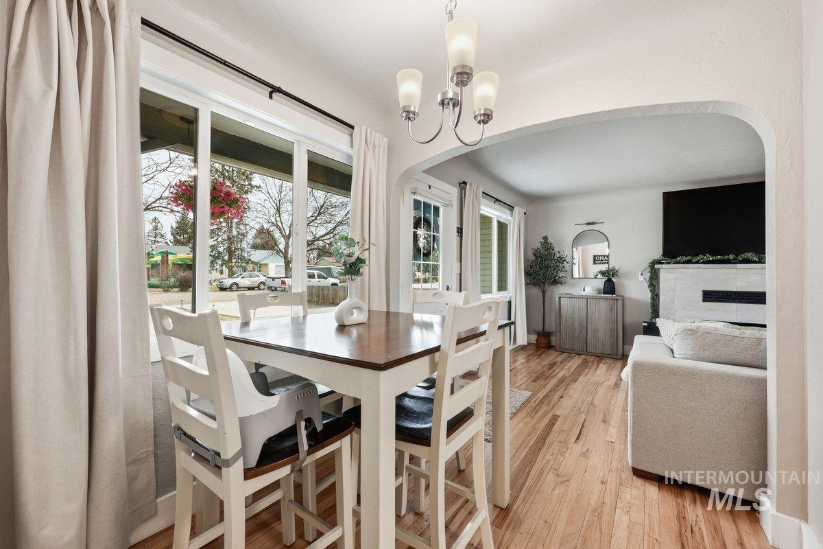 703 S Almond, Nampa, Idaho 83686, 3 Bedrooms, 1 Bathroom, Residential For Sale, Price $399,500,MLS 98976687