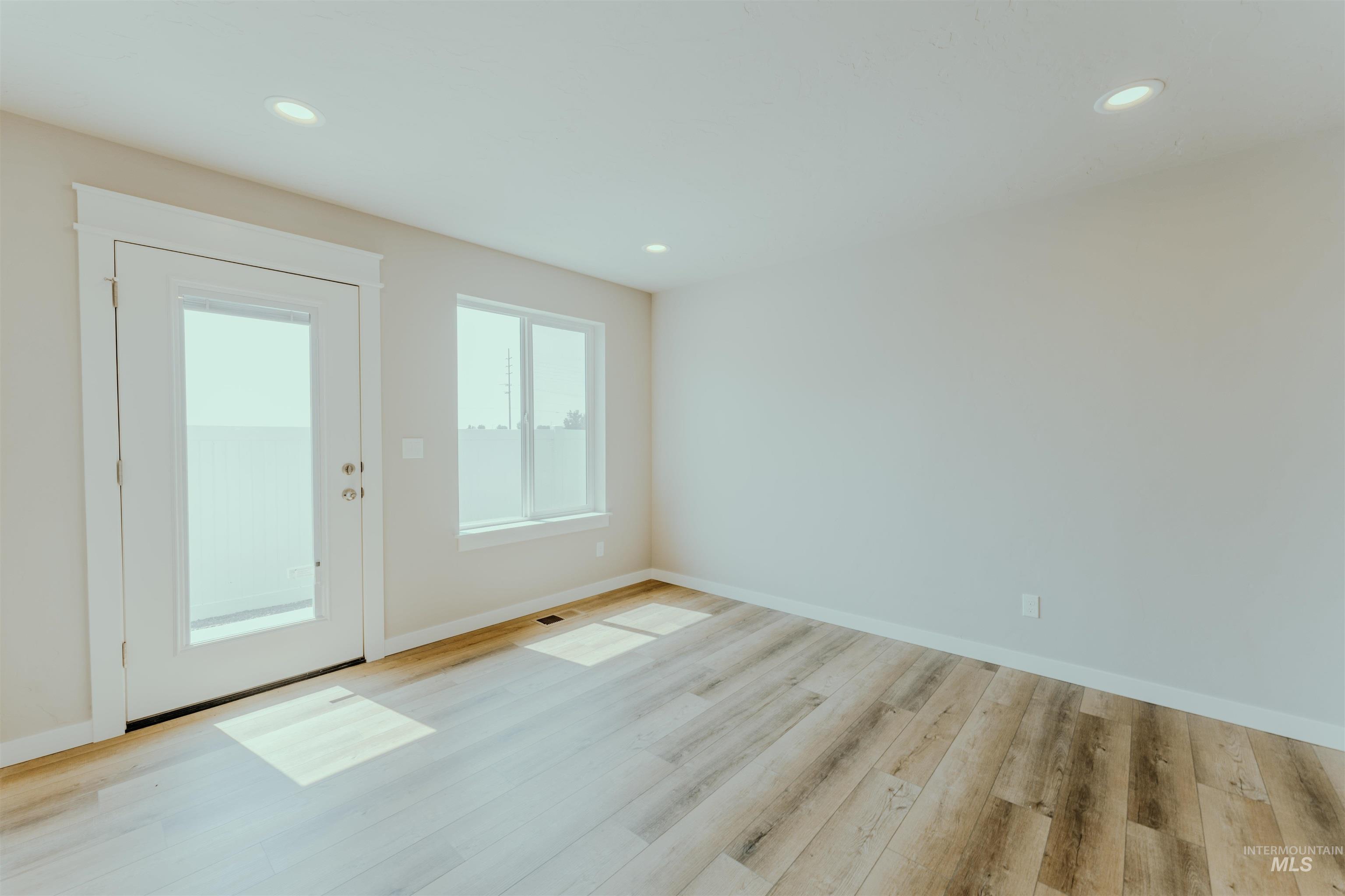 1218 Phillips Circle, Ontario, Oregon 97914-3905, 2 Bedrooms, 2 Bathrooms, Residential For Sale, Price $235,000, 98976688