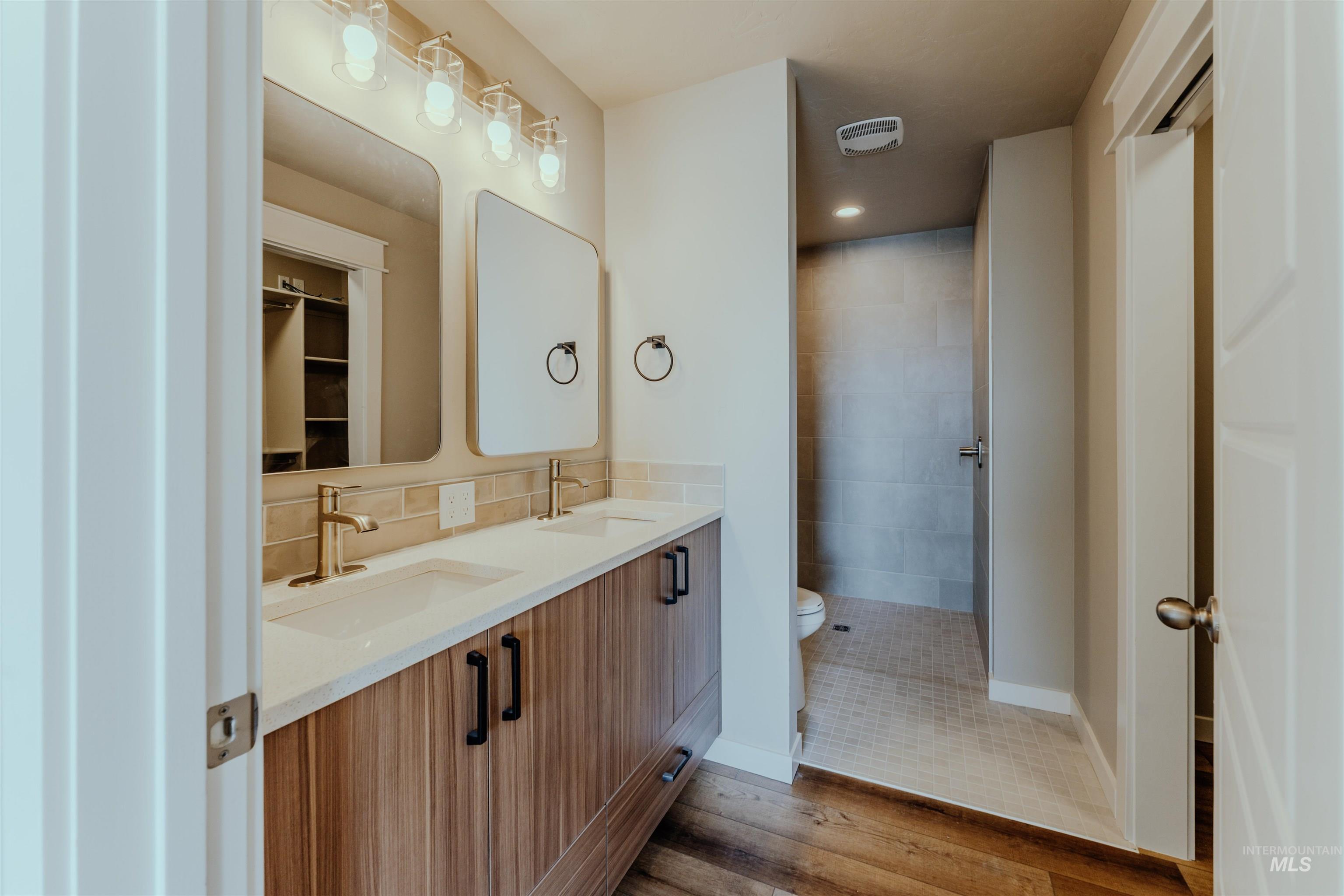 1218 Phillips Circle, Ontario, Oregon 97914-3905, 2 Bedrooms, 2 Bathrooms, Residential For Sale, Price $235,000, 98976688