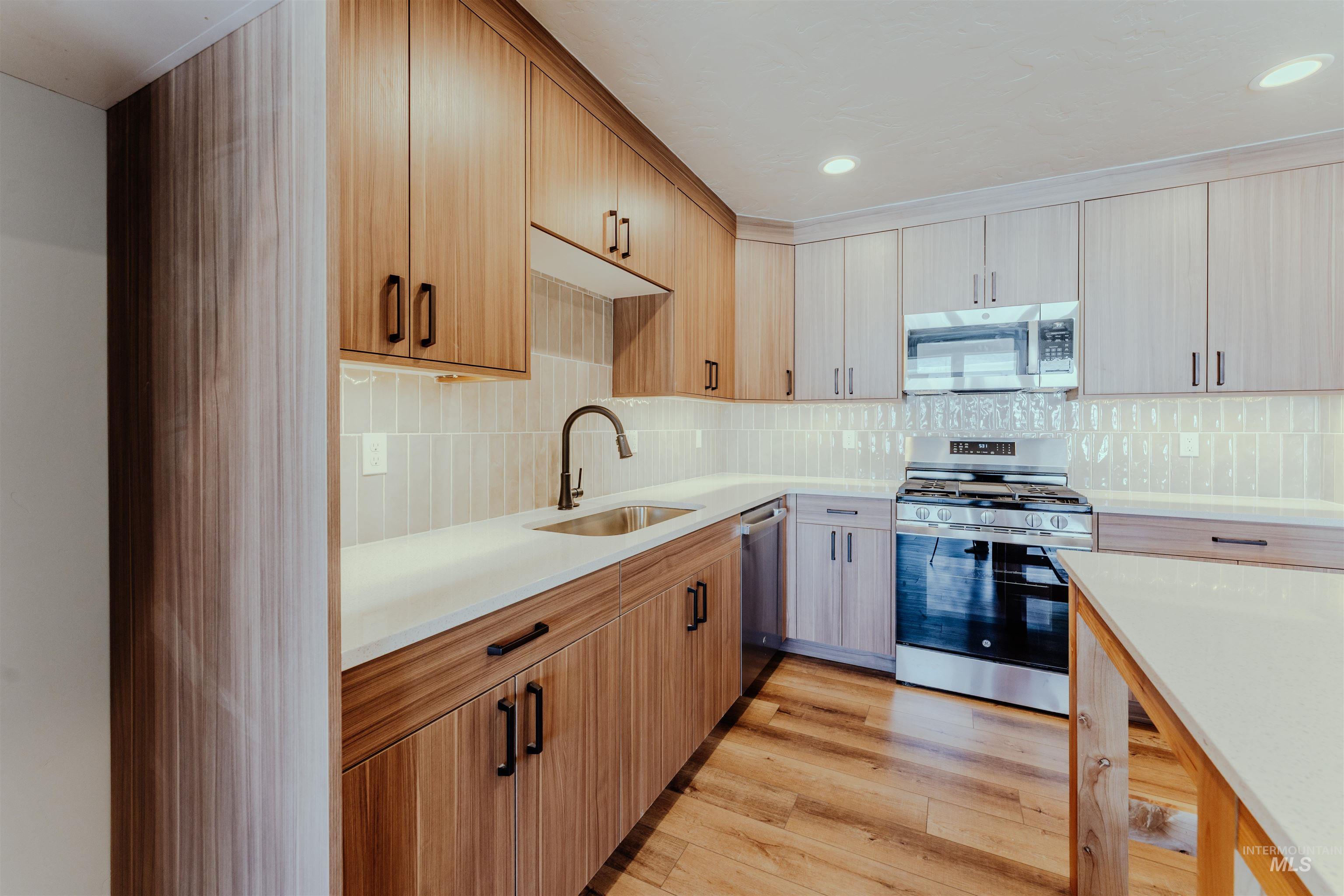 1218 Phillips Circle, Ontario, Oregon 97914-3905, 2 Bedrooms, 2 Bathrooms, Residential For Sale, Price $235,000, 98976688