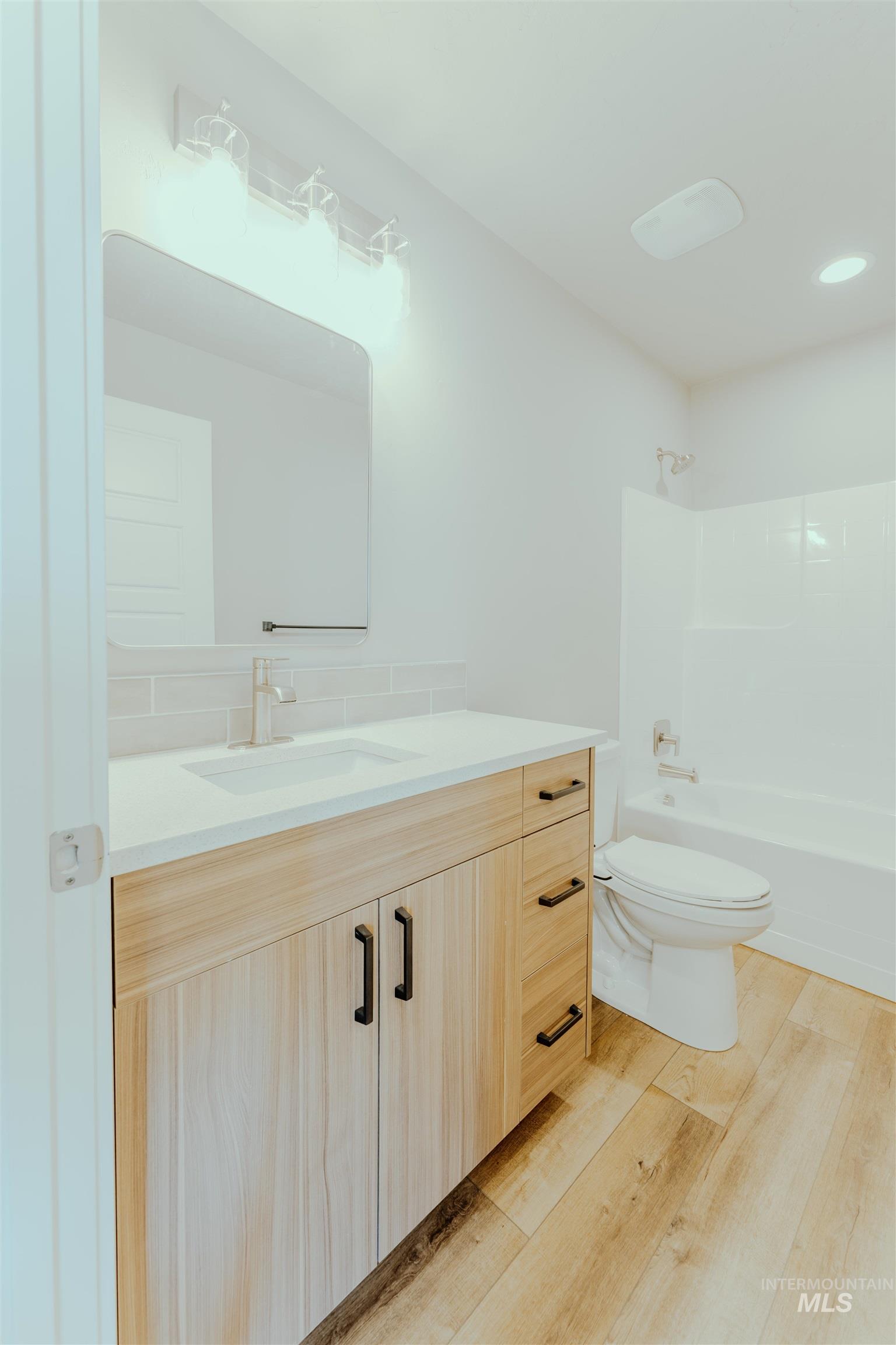 1218 Phillips Circle, Ontario, Oregon 97914-3905, 2 Bedrooms, 2 Bathrooms, Residential For Sale, Price $235,000, 98976688