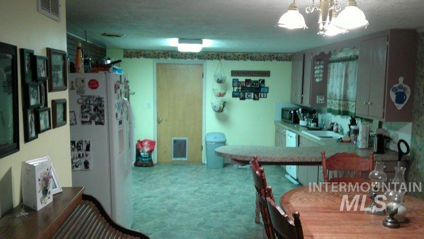 1205 Lawndale Dr., Twin Falls, Idaho 83301, 3 Bedrooms, 1.5 Bathrooms, Residential For Sale, Price $309,900, 98976689