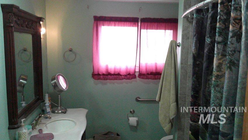 1205 Lawndale Dr., Twin Falls, Idaho 83301, 3 Bedrooms, 1.5 Bathrooms, Residential For Sale, Price $309,900, 98976689