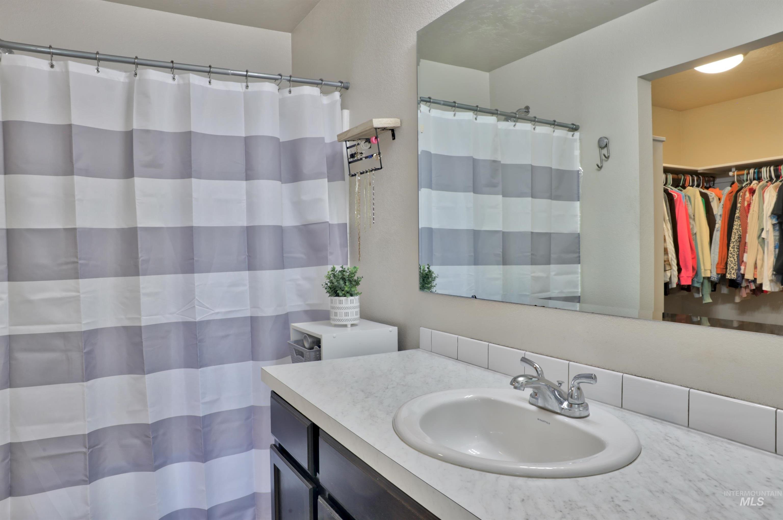 11833 Montpelier, Caldwell, Idaho 83607, 3 Bedrooms, 2 Bathrooms, Residential For Sale, Price $369,900,MLS 98976690