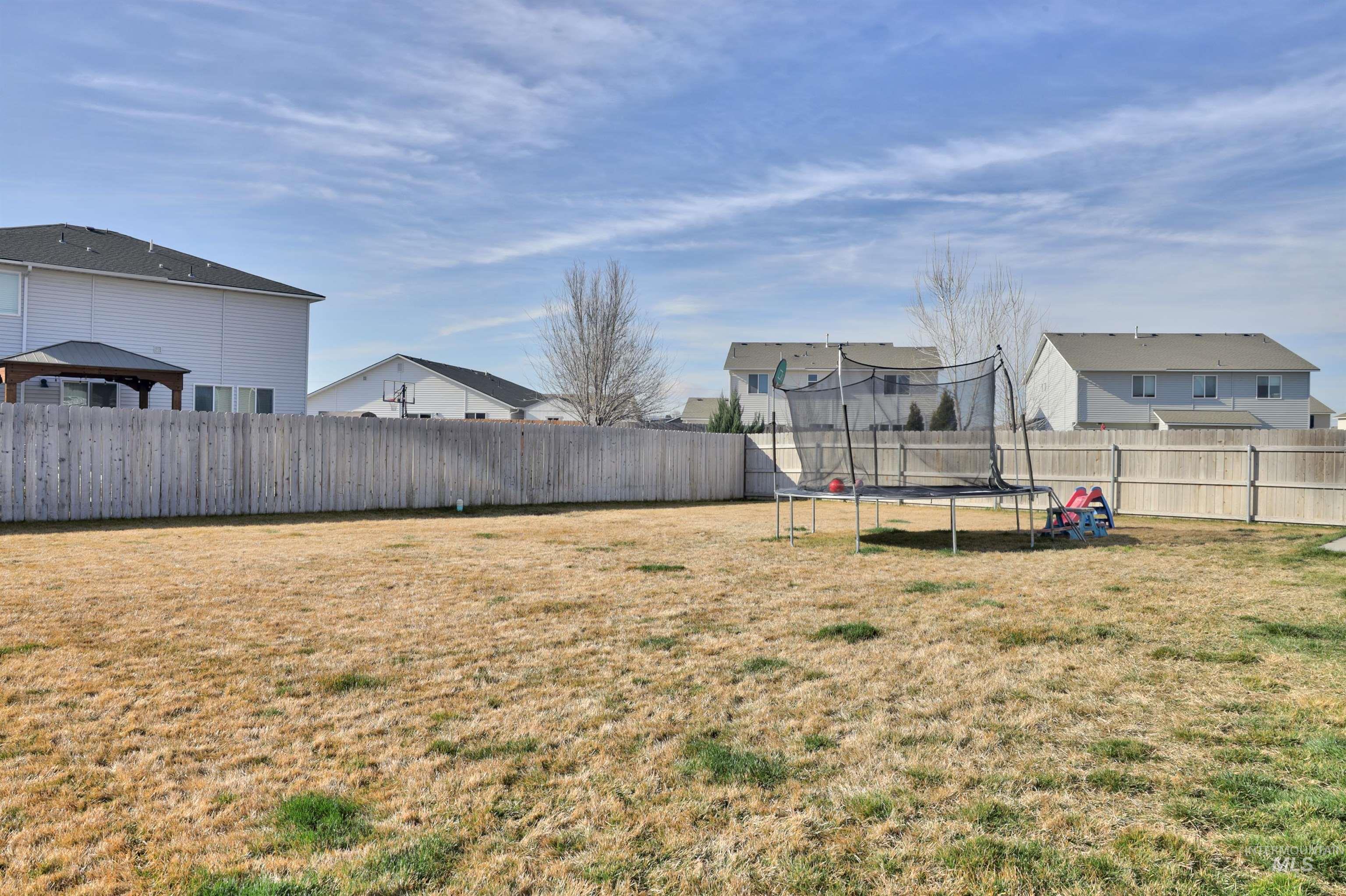 11833 Montpelier, Caldwell, Idaho 83607, 3 Bedrooms, 2 Bathrooms, Residential For Sale, Price $369,900,MLS 98976690