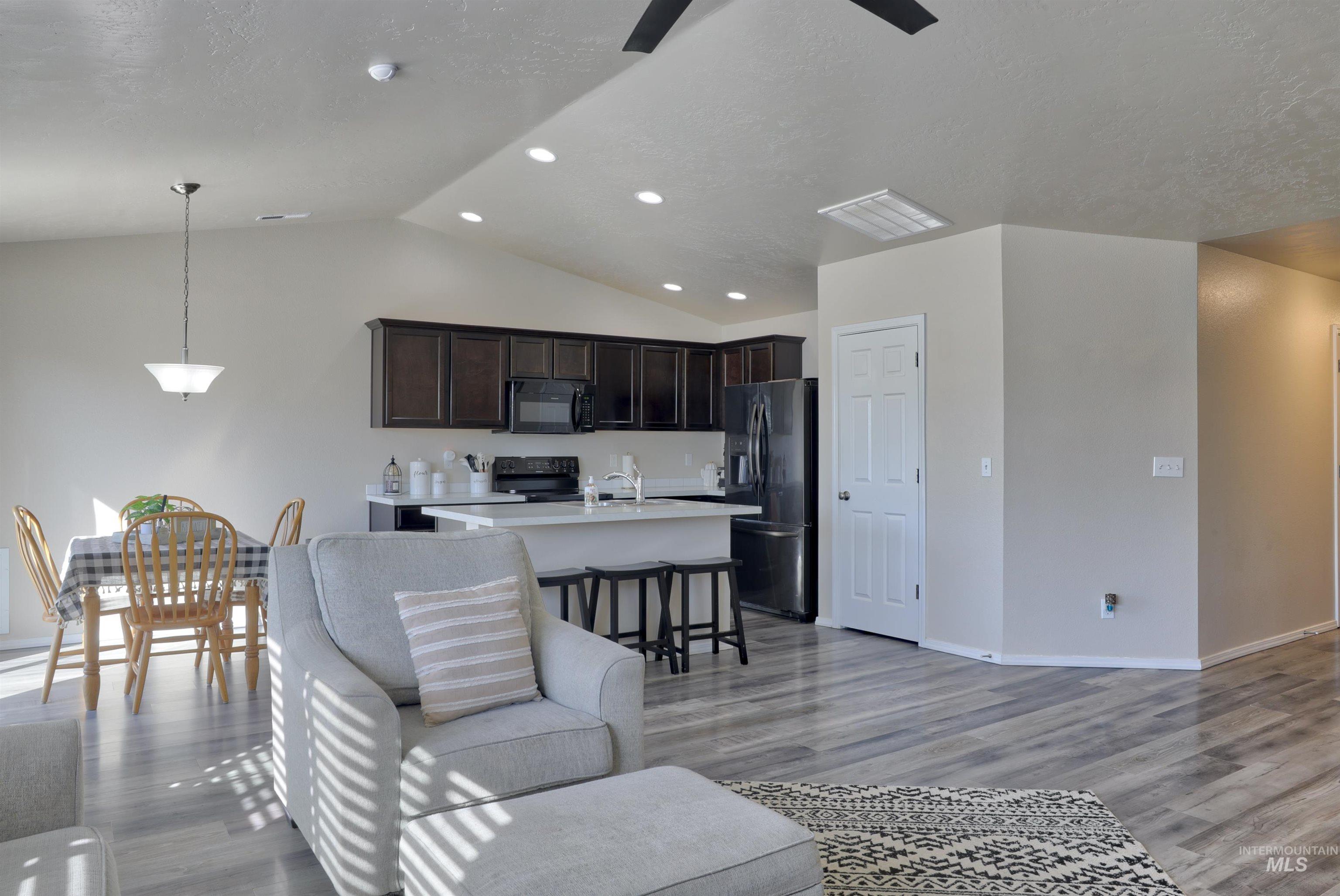 11833 Montpelier, Caldwell, Idaho 83607, 3 Bedrooms, 2 Bathrooms, Residential For Sale, Price $369,900,MLS 98976690