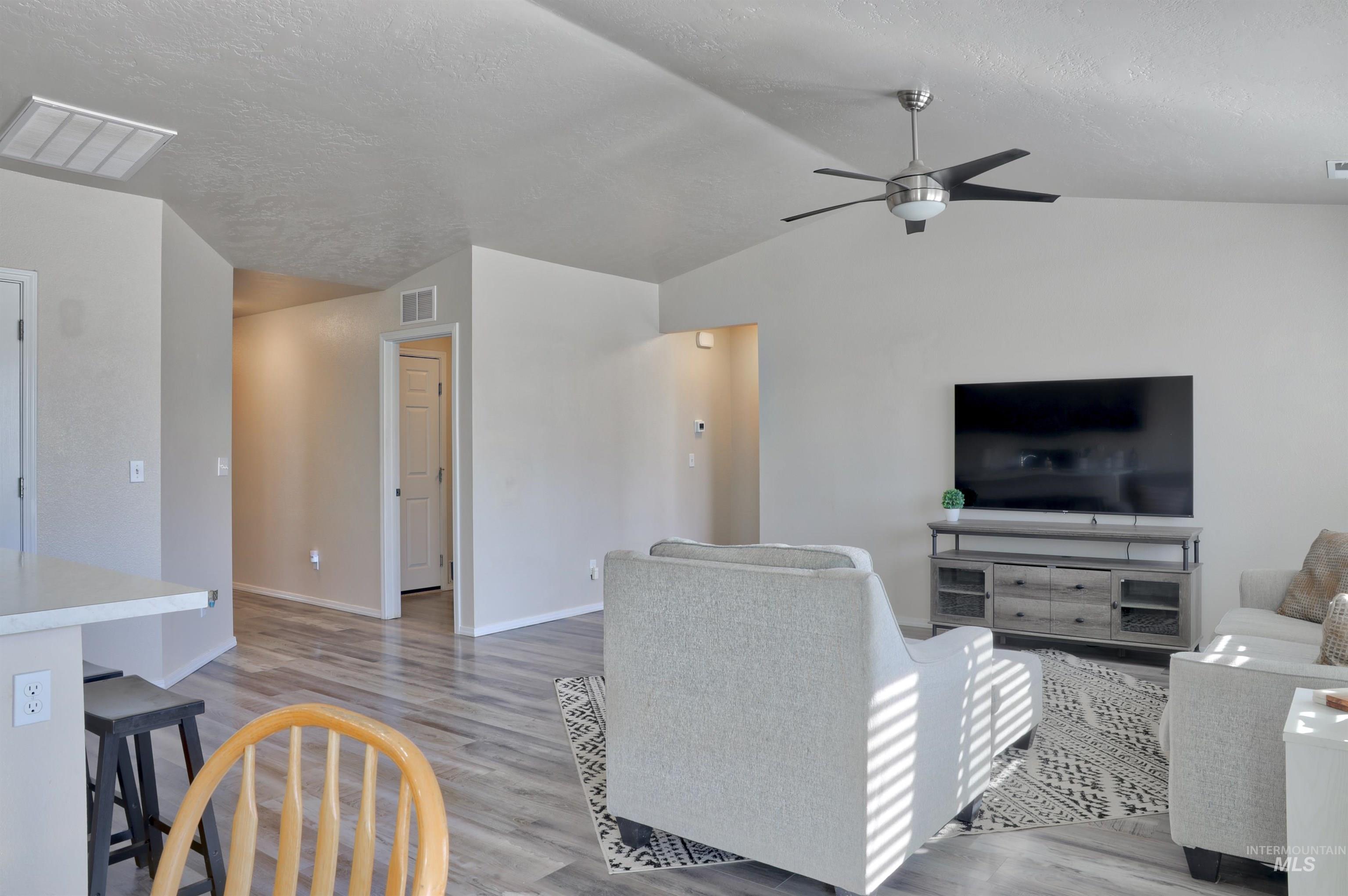 11833 Montpelier, Caldwell, Idaho 83607, 3 Bedrooms, 2 Bathrooms, Residential For Sale, Price $369,900,MLS 98976690