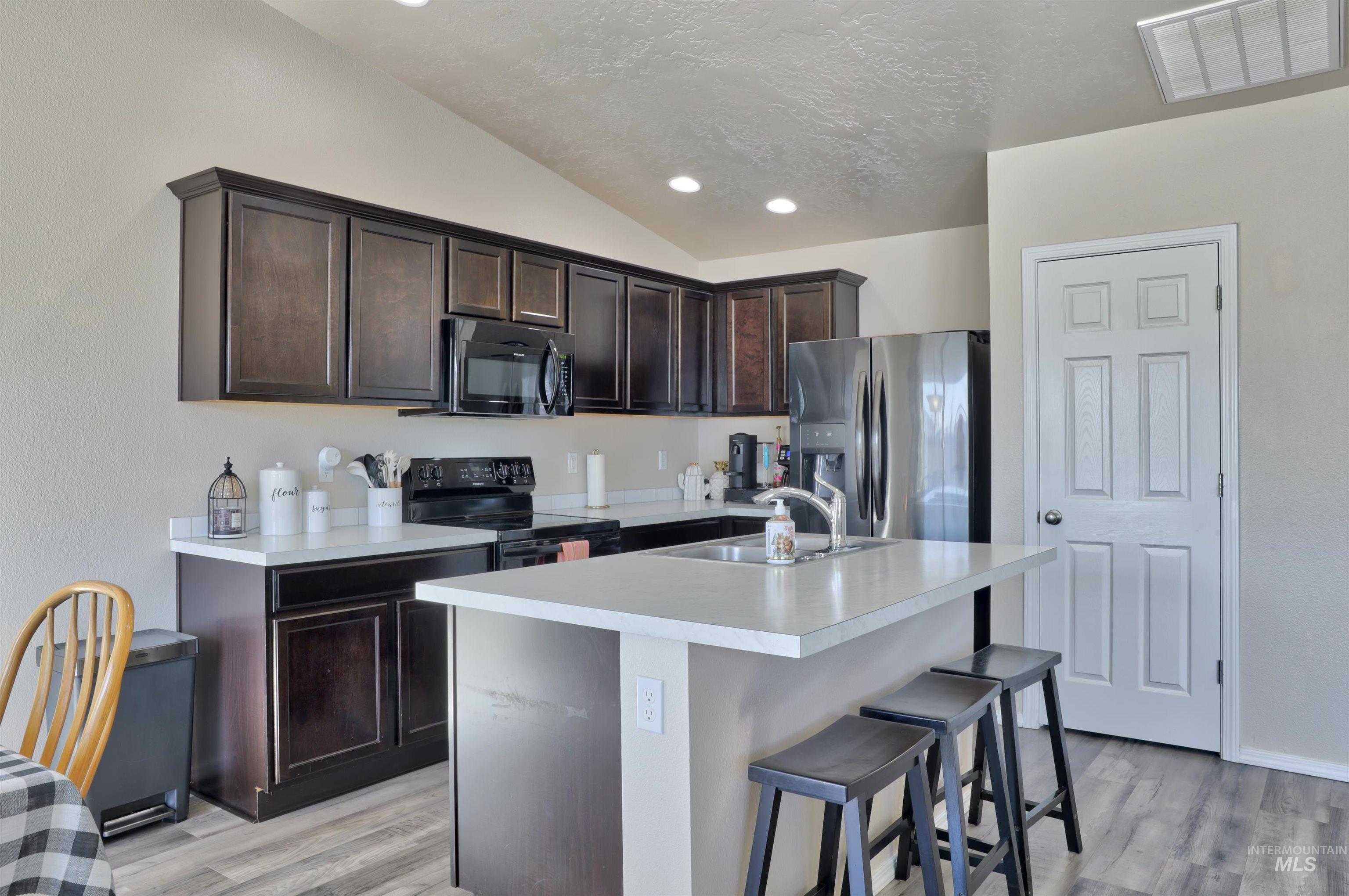 11833 Montpelier, Caldwell, Idaho 83607, 3 Bedrooms, 2 Bathrooms, Residential For Sale, Price $369,900,MLS 98976690