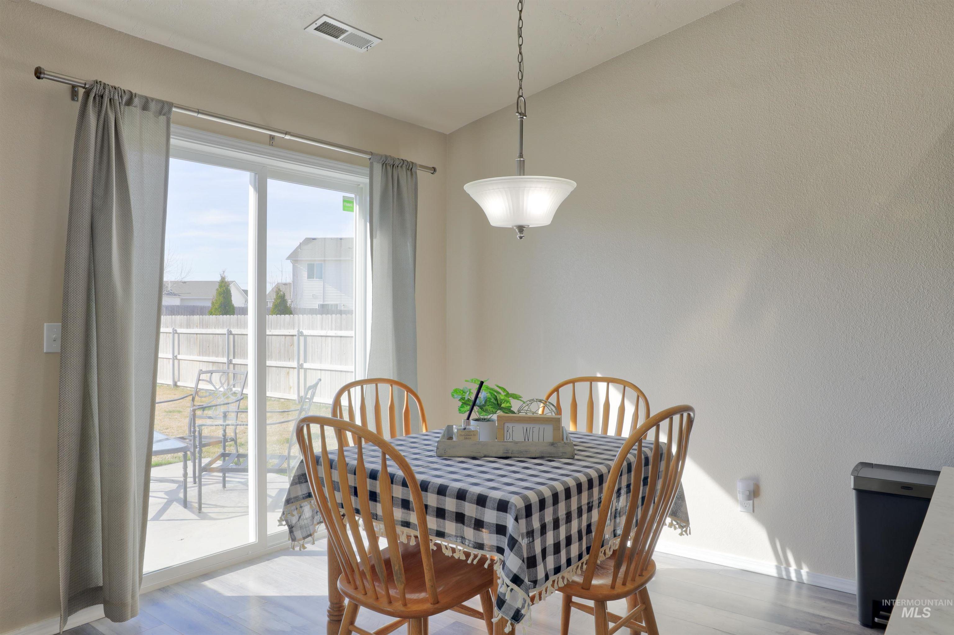 11833 Montpelier, Caldwell, Idaho 83607, 3 Bedrooms, 2 Bathrooms, Residential For Sale, Price $369,900,MLS 98976690