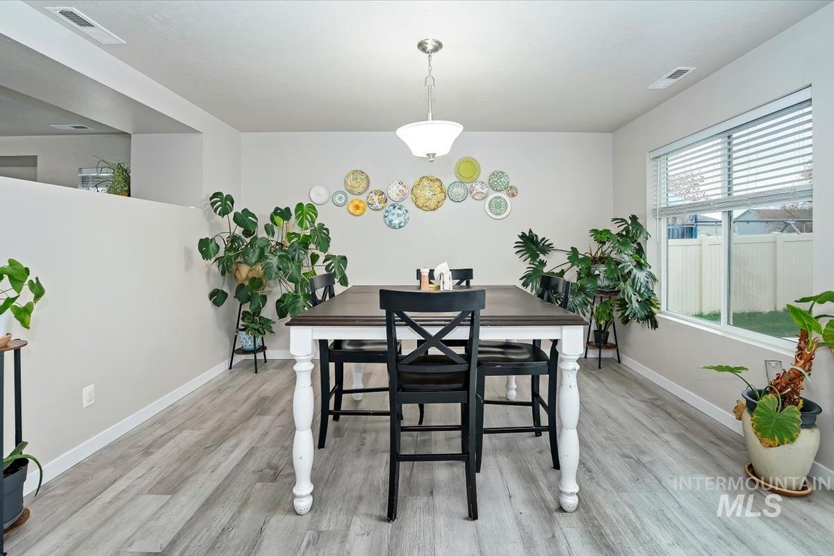 4585 W Everest St, Meridian, Idaho 83646, 5 Bedrooms, 2.5 Bathrooms, Residential For Sale, Price $549,000, 98976692