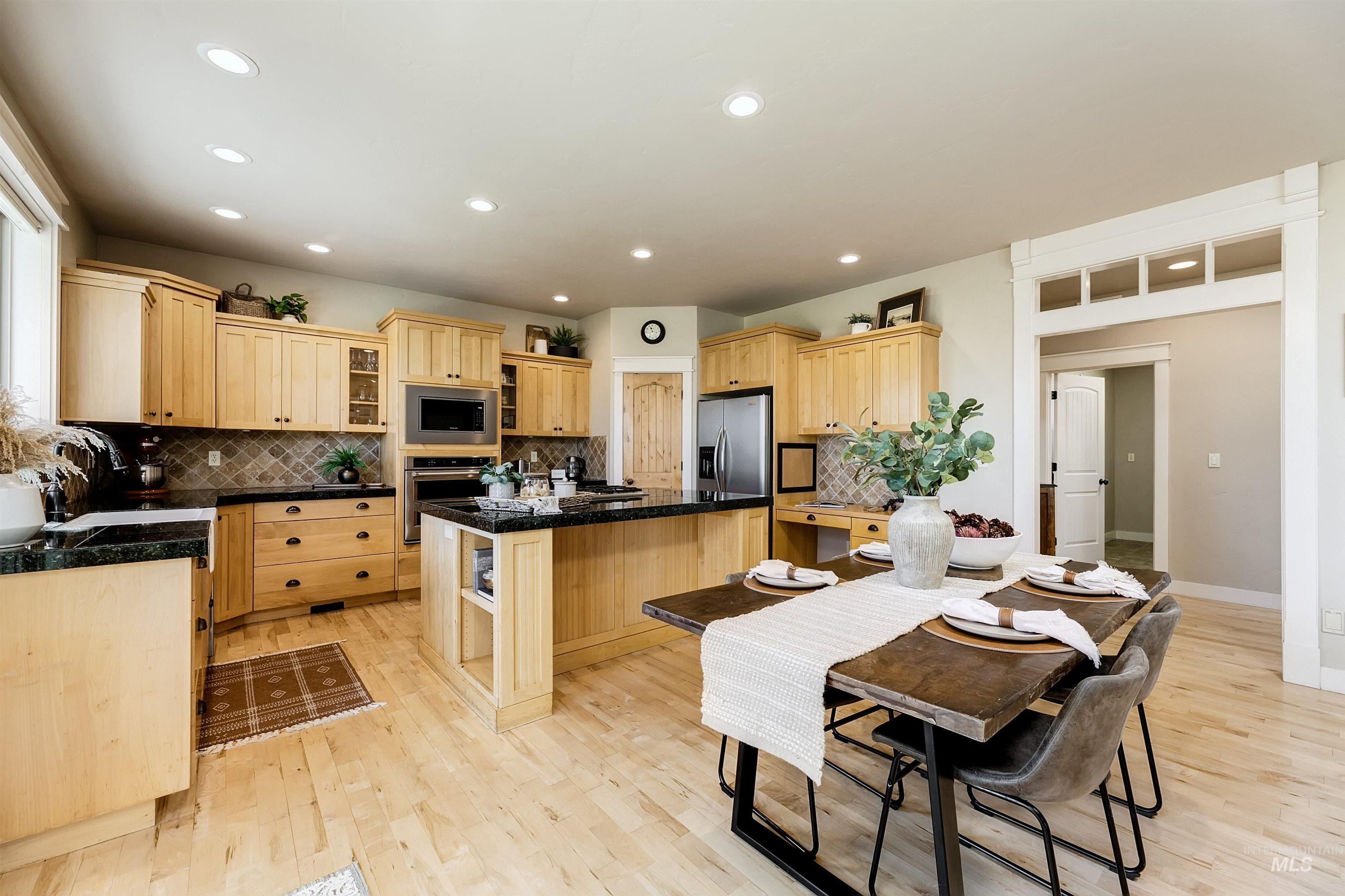 1962 N Spring Hollow Place, Star, Idaho 83669, 4 Bedrooms, 3.5 Bathrooms, Residential For Sale, Price $1,019,300,MLS 98976698