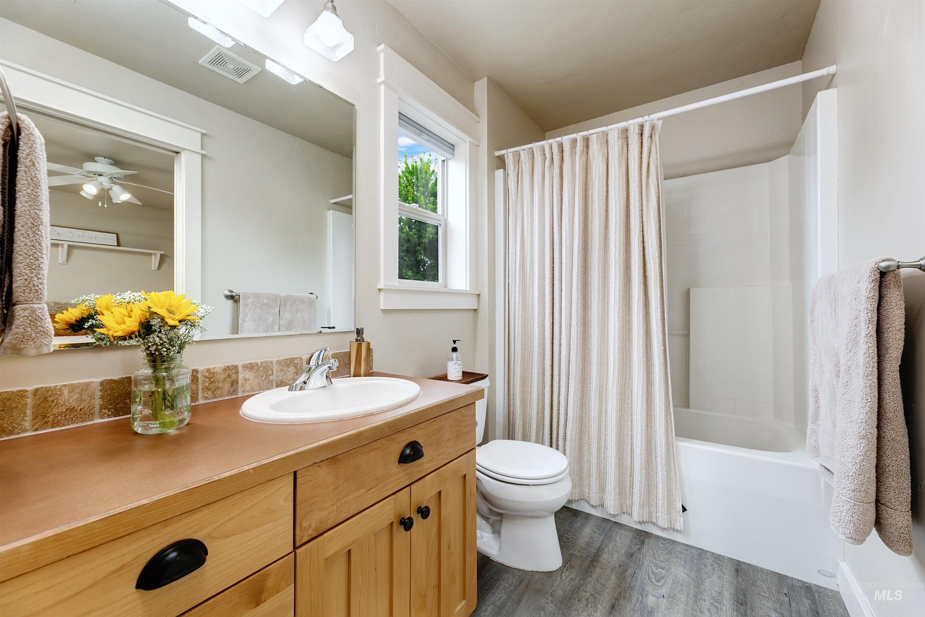 1962 N Spring Hollow Place, Star, Idaho 83669, 4 Bedrooms, 3.5 Bathrooms, Residential For Sale, Price $1,019,300,MLS 98976698