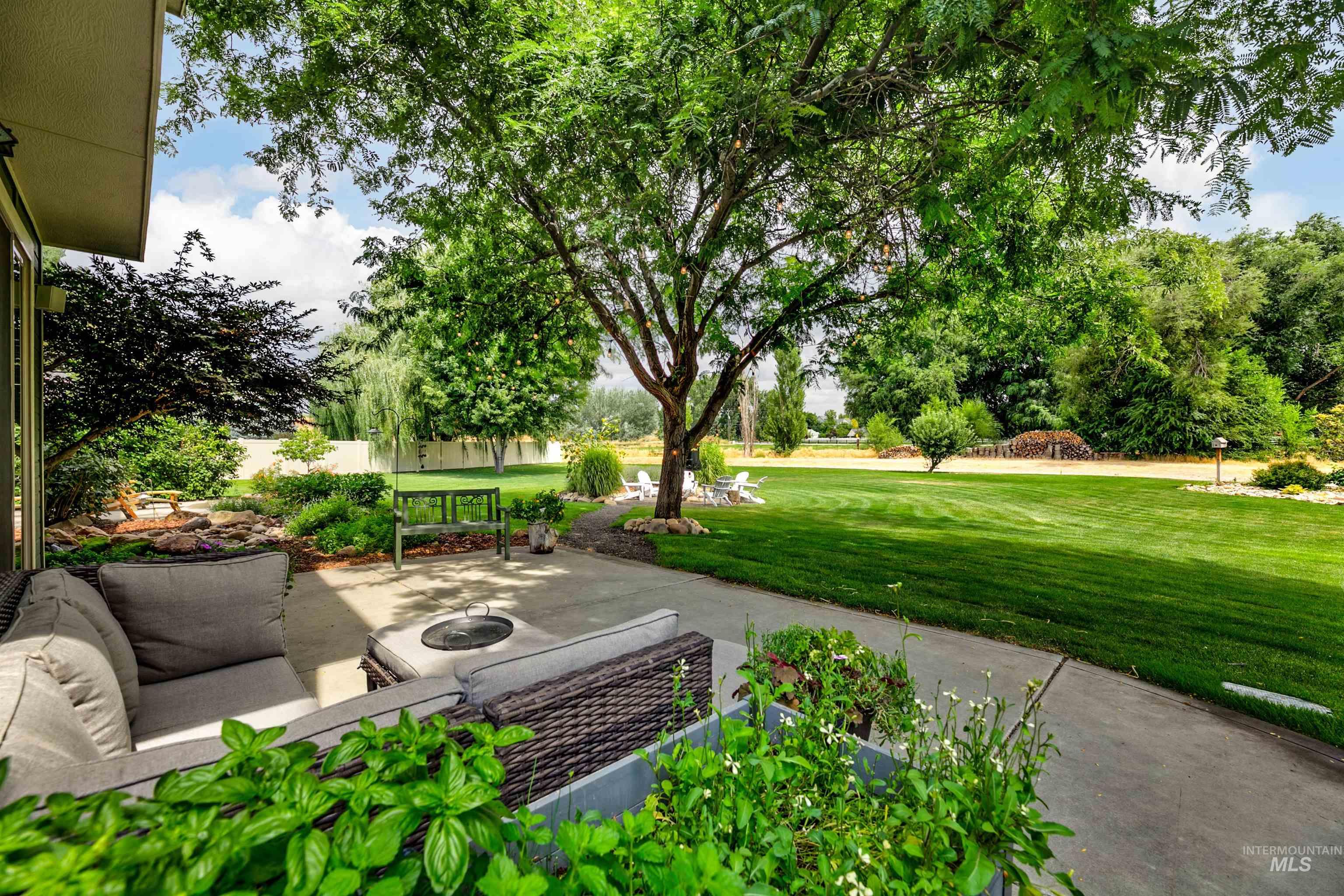 1962 N Spring Hollow Place, Star, Idaho 83669, 4 Bedrooms, 3.5 Bathrooms, Residential For Sale, Price $1,019,300,MLS 98976698