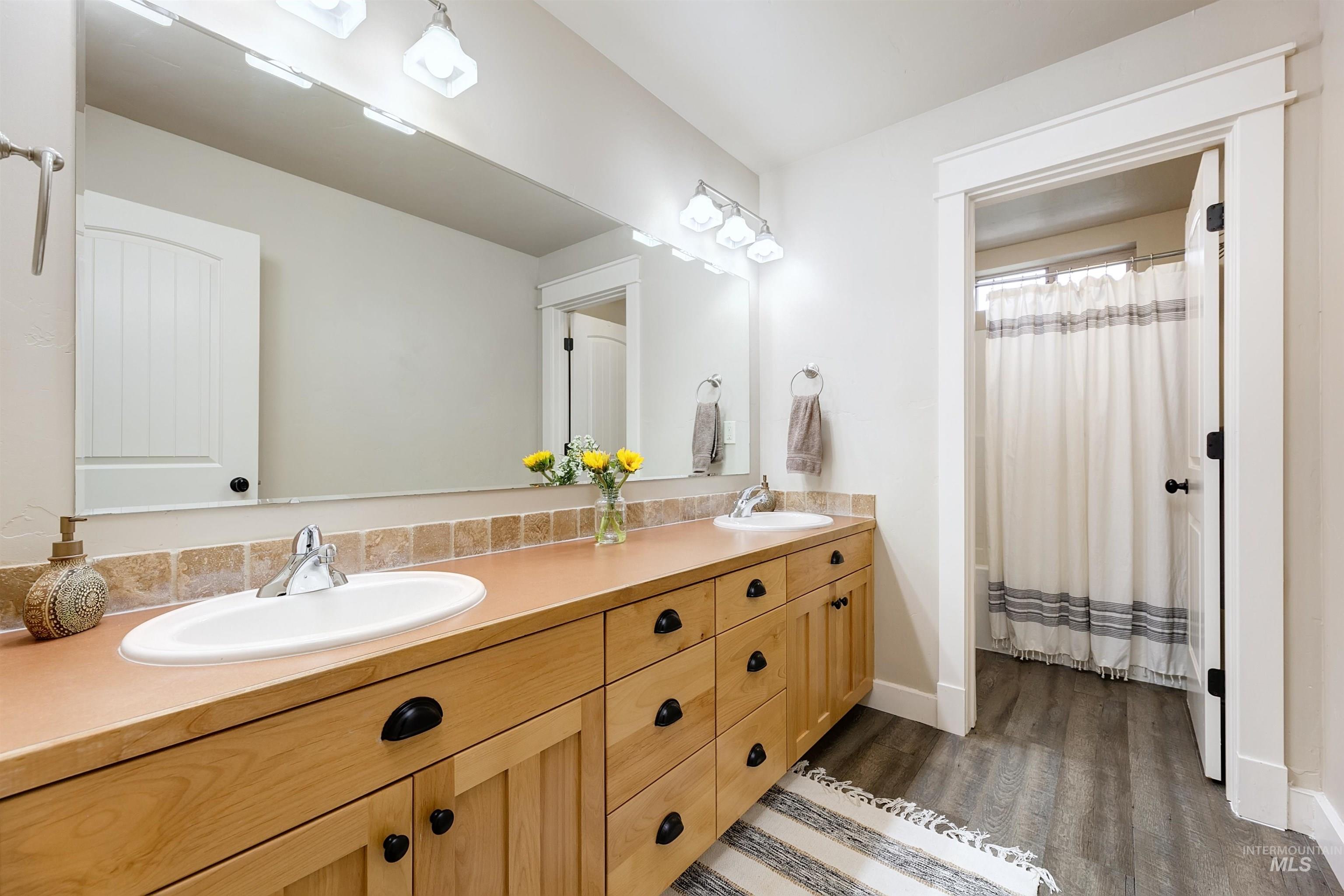 1962 N Spring Hollow Place, Star, Idaho 83669, 4 Bedrooms, 3.5 Bathrooms, Residential For Sale, Price $1,019,300,MLS 98976698