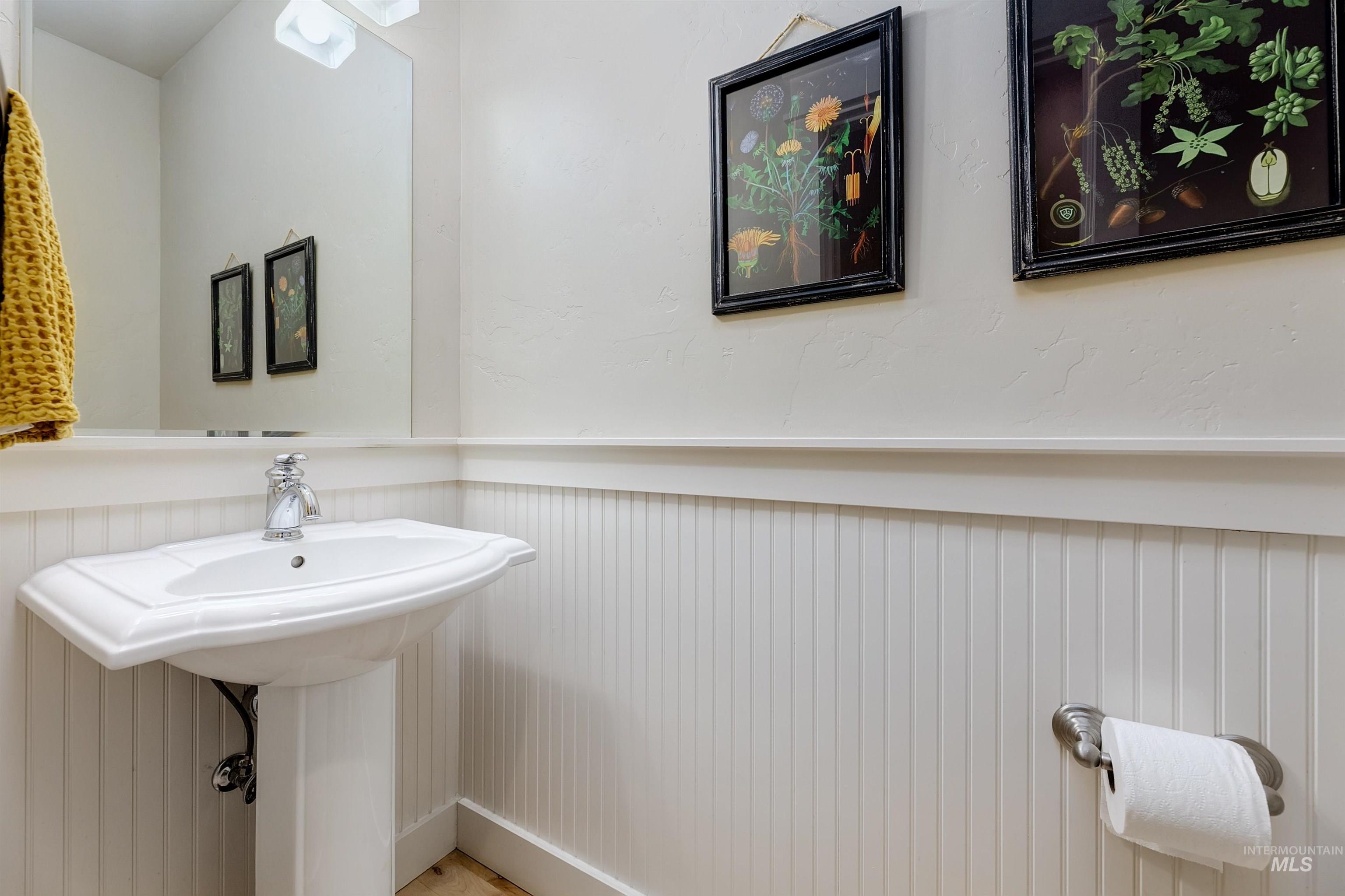 1962 N Spring Hollow Place, Star, Idaho 83669, 4 Bedrooms, 3.5 Bathrooms, Residential For Sale, Price $1,019,300,MLS 98976698