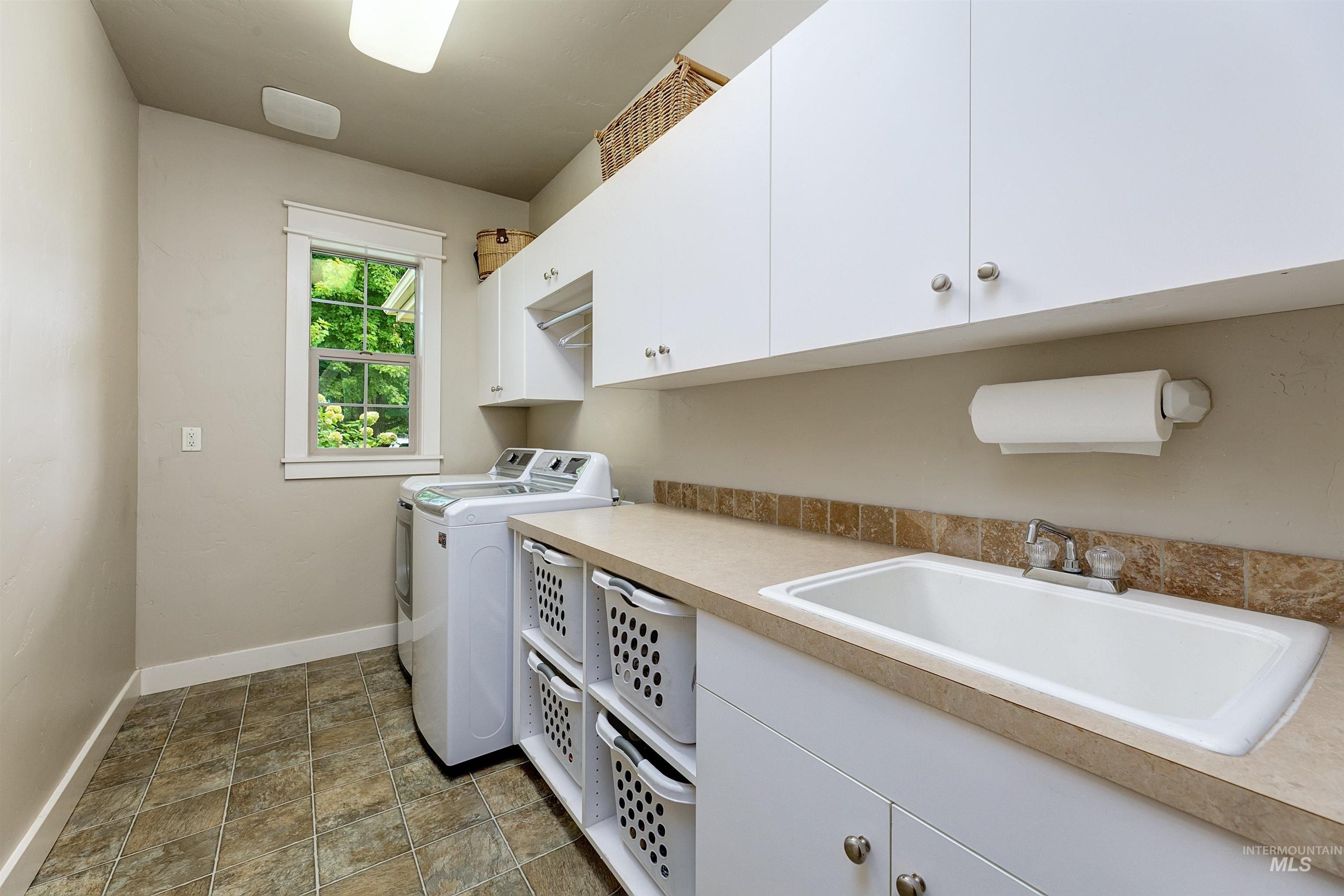 1962 N Spring Hollow Place, Star, Idaho 83669, 4 Bedrooms, 3.5 Bathrooms, Residential For Sale, Price $1,019,300,MLS 98976698