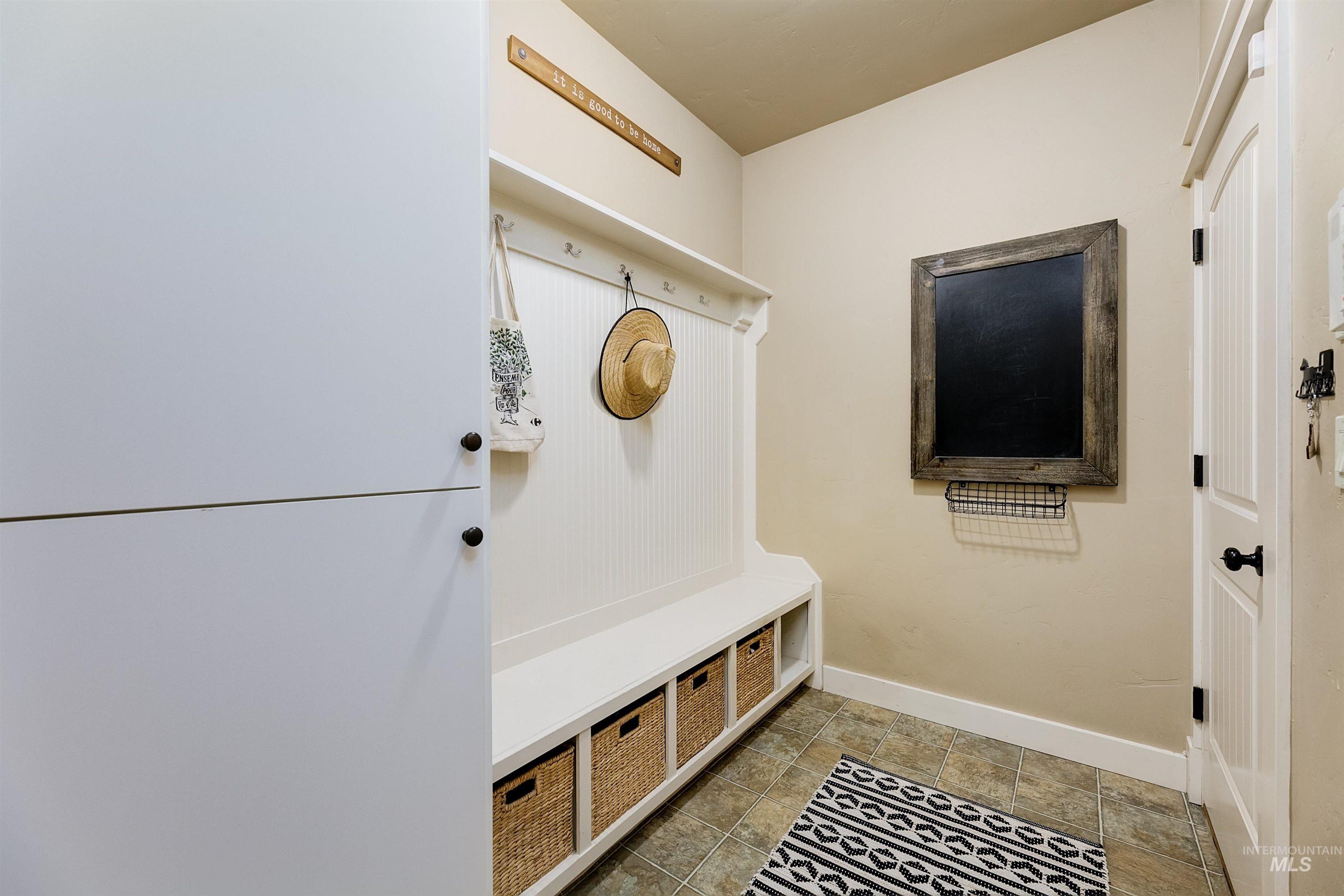 1962 N Spring Hollow Place, Star, Idaho 83669, 4 Bedrooms, 3.5 Bathrooms, Residential For Sale, Price $1,019,300,MLS 98976698