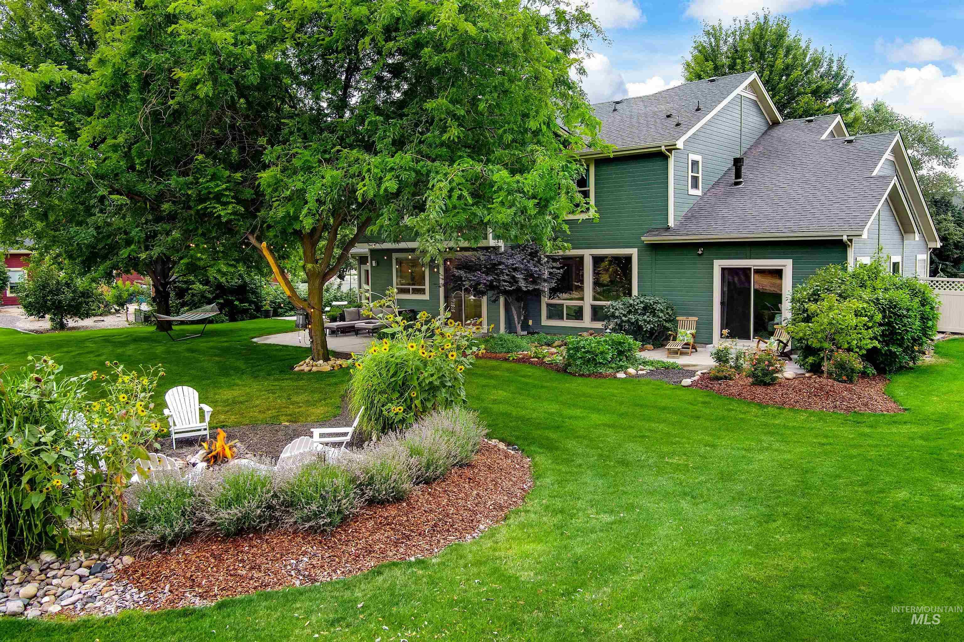 1962 N Spring Hollow Place, Star, Idaho 83669, 4 Bedrooms, 3.5 Bathrooms, Residential For Sale, Price $1,019,300,MLS 98976698