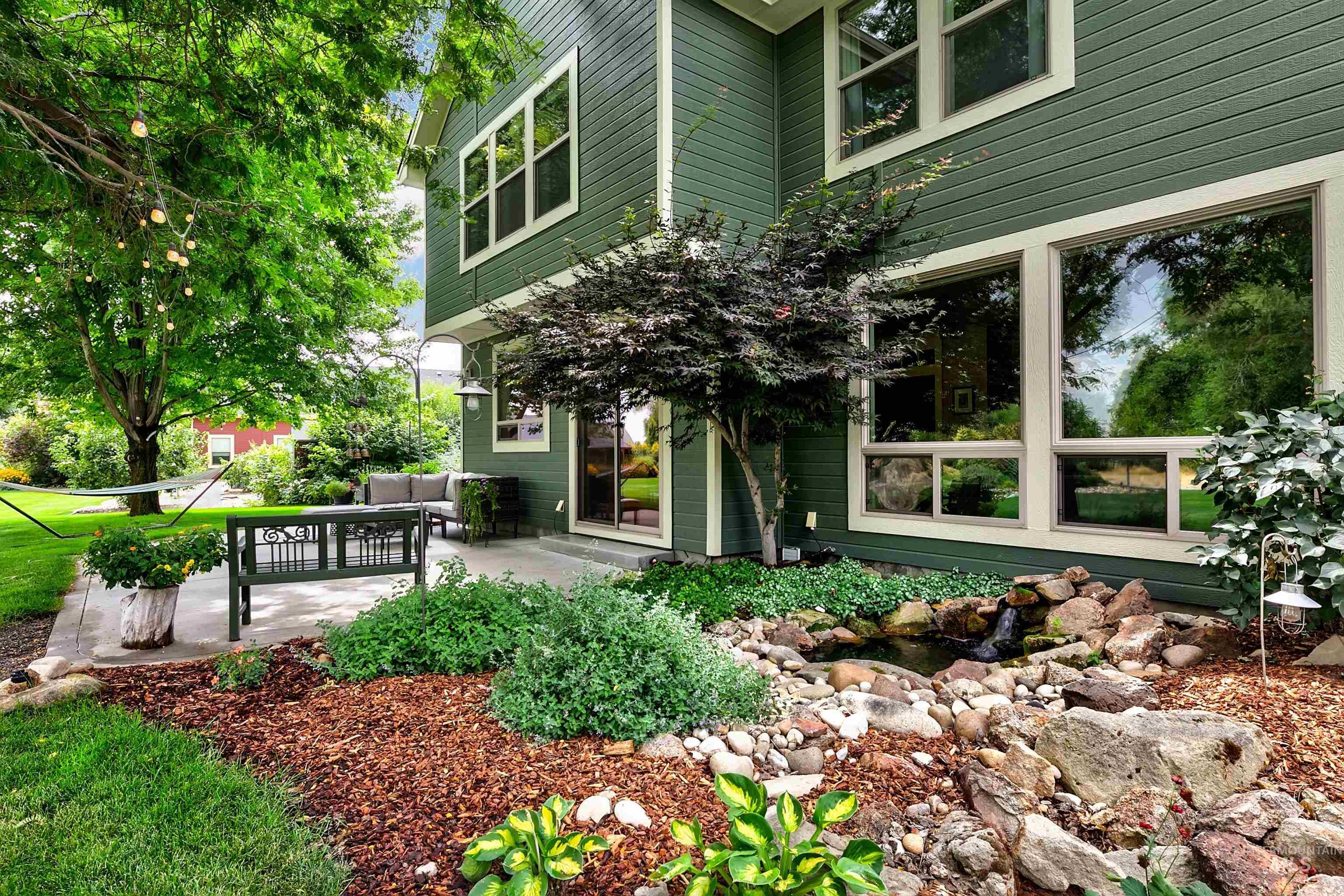 1962 N Spring Hollow Place, Star, Idaho 83669, 4 Bedrooms, 3.5 Bathrooms, Residential For Sale, Price $1,019,300,MLS 98976698