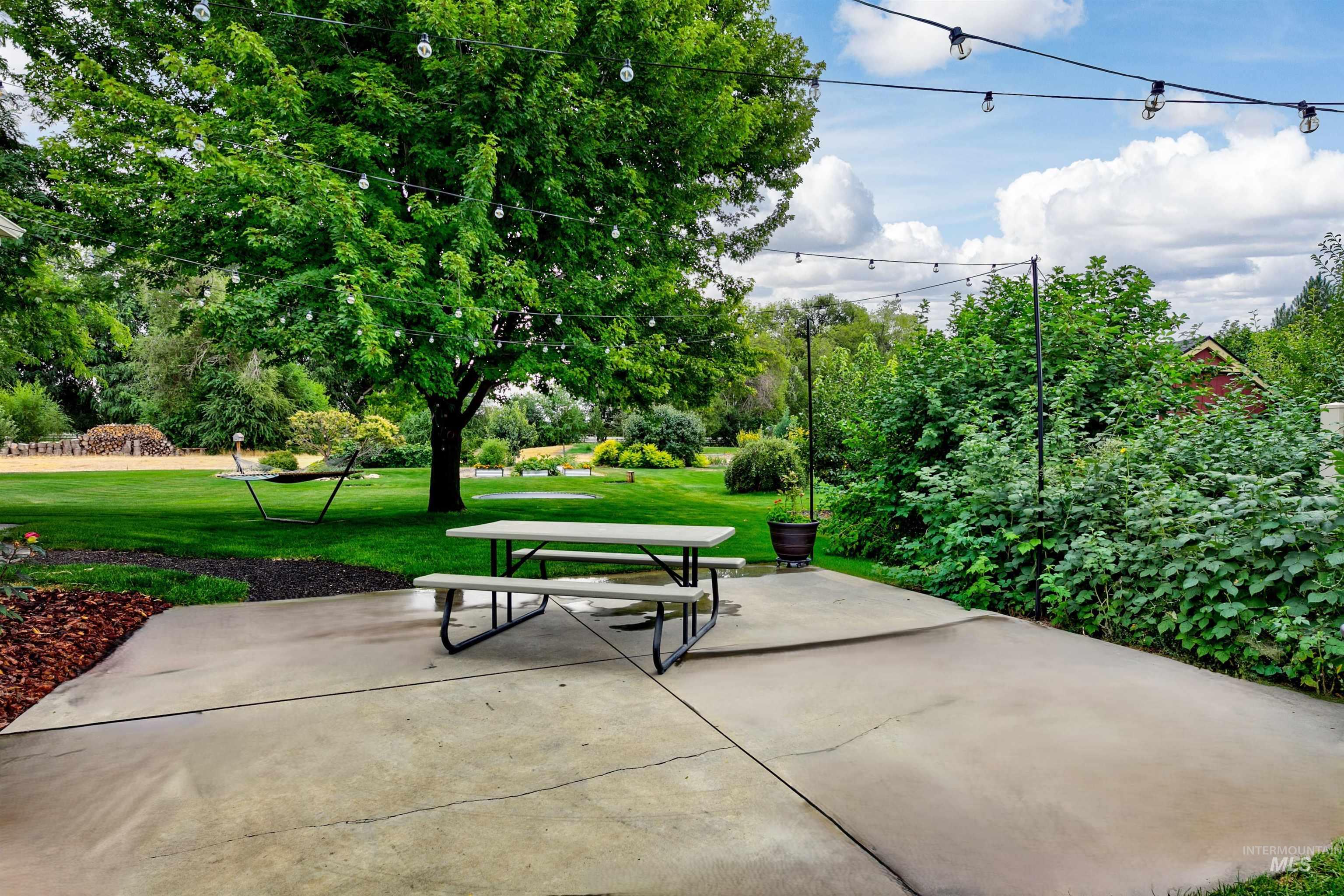 1962 N Spring Hollow Place, Star, Idaho 83669, 4 Bedrooms, 3.5 Bathrooms, Residential For Sale, Price $1,019,300,MLS 98976698