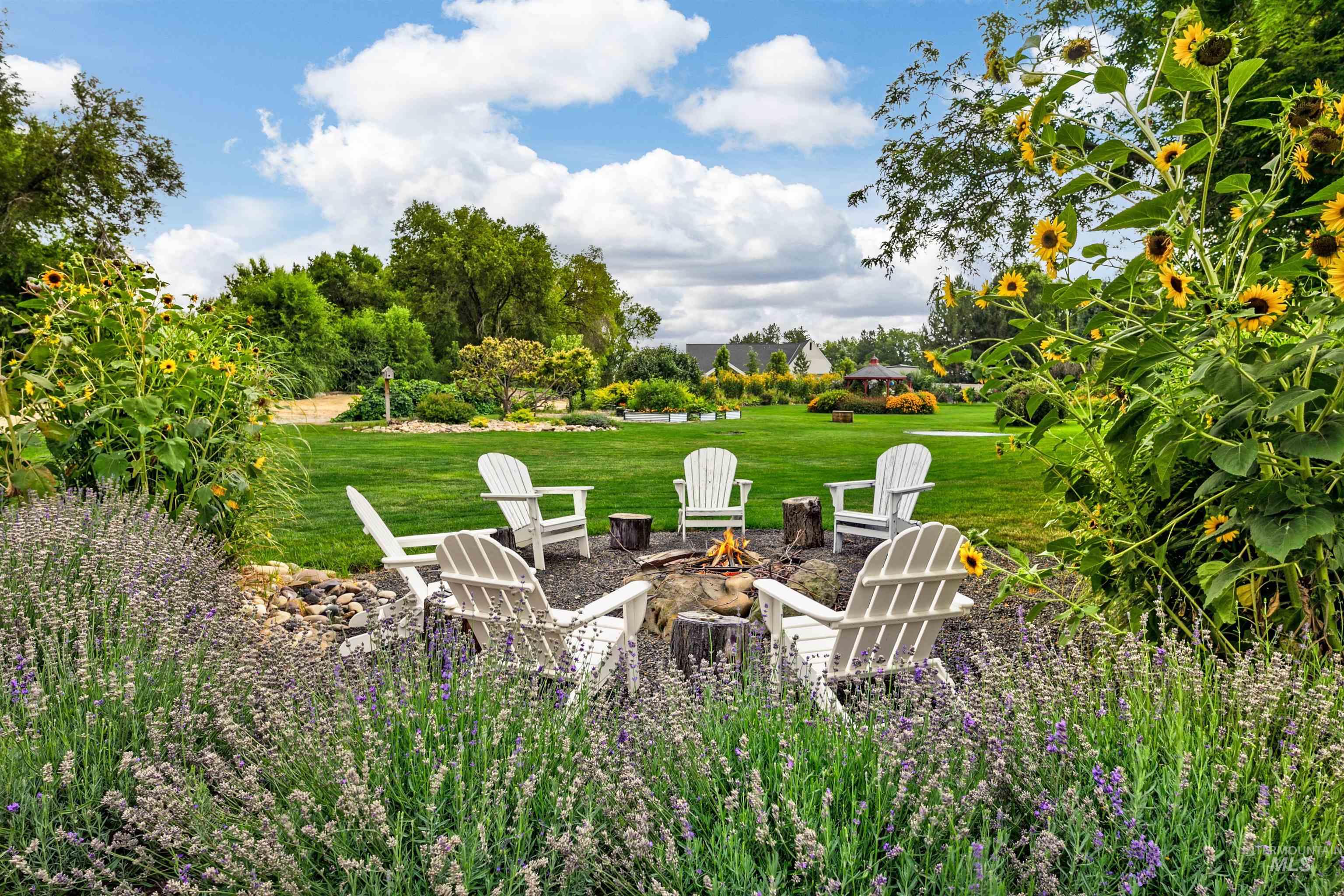 1962 N Spring Hollow Place, Star, Idaho 83669, 4 Bedrooms, 3.5 Bathrooms, Residential For Sale, Price $1,019,300,MLS 98976698