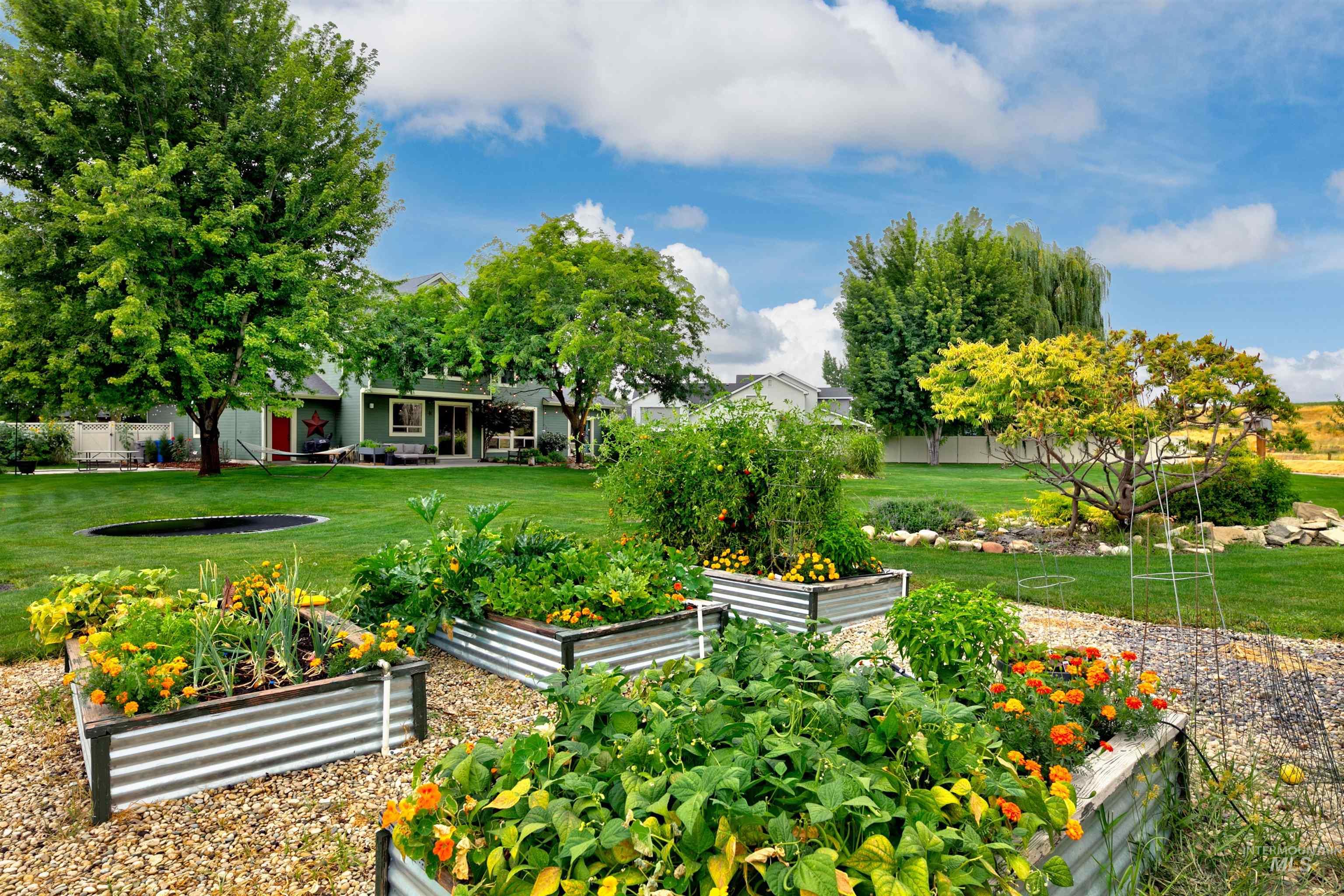 1962 N Spring Hollow Place, Star, Idaho 83669, 4 Bedrooms, 3.5 Bathrooms, Residential For Sale, Price $1,019,300,MLS 98976698