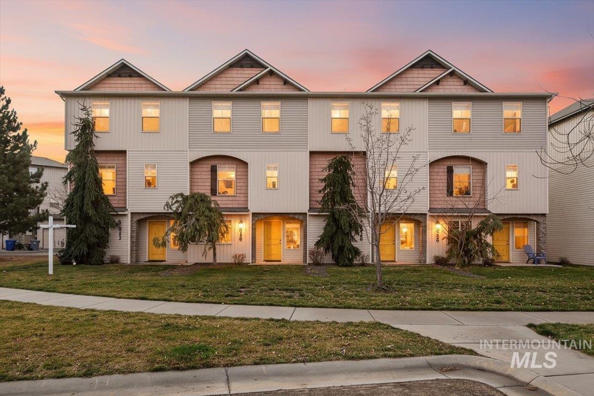 8758 W Pine Valley Ln, Boise, Idaho 83709-0020, 3 Bedrooms, 2.5 Bathrooms, Residential For Sale, Price $343,900,MLS 98976708