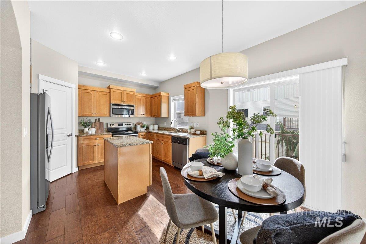 8758 W Pine Valley Ln, Boise, Idaho 83709-0020, 3 Bedrooms, 2.5 Bathrooms, Residential For Sale, Price $343,900,MLS 98976708