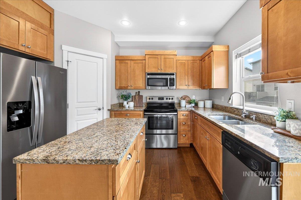 8758 W Pine Valley Ln, Boise, Idaho 83709-0020, 3 Bedrooms, 2.5 Bathrooms, Residential For Sale, Price $343,900,MLS 98976708