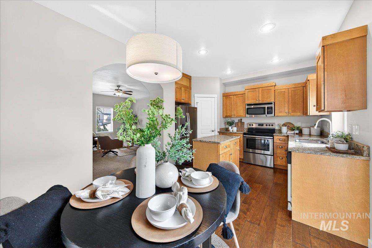 8758 W Pine Valley Ln, Boise, Idaho 83709-0020, 3 Bedrooms, 2.5 Bathrooms, Residential For Sale, Price $343,900,MLS 98976708