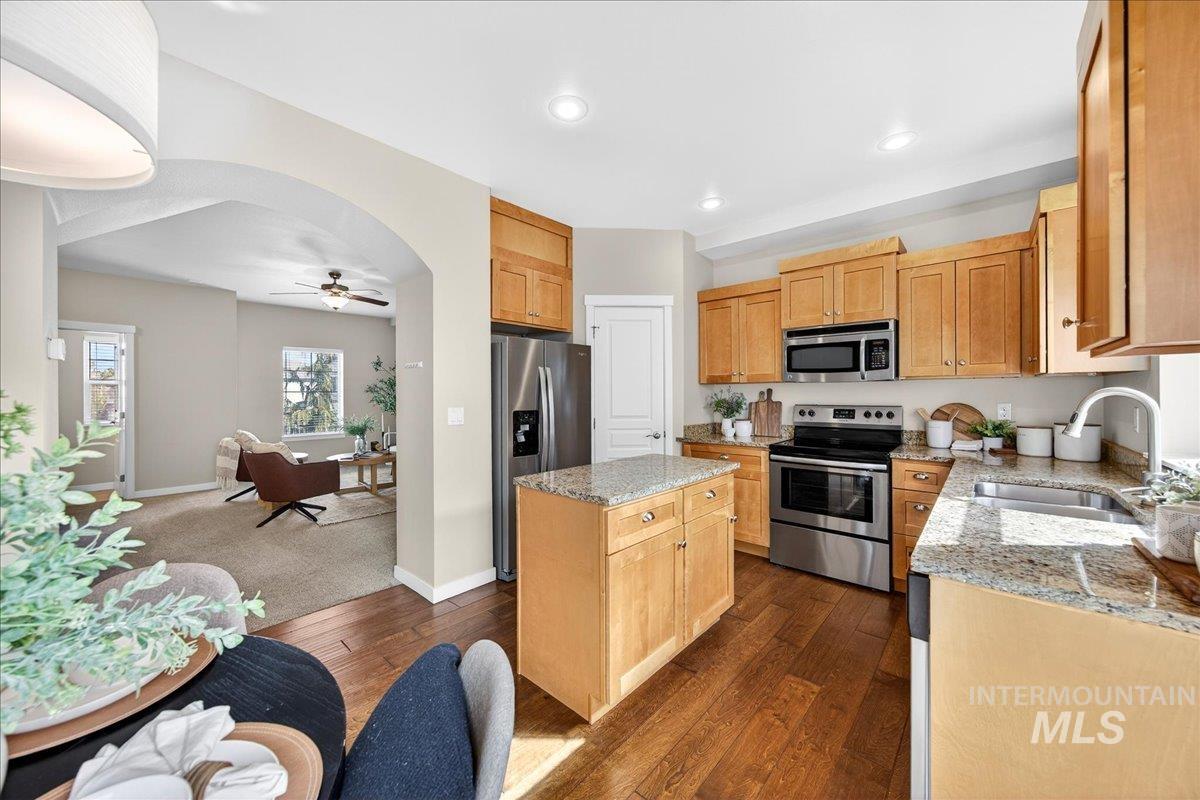 8758 W Pine Valley Ln, Boise, Idaho 83709-0020, 3 Bedrooms, 2.5 Bathrooms, Residential For Sale, Price $343,900,MLS 98976708