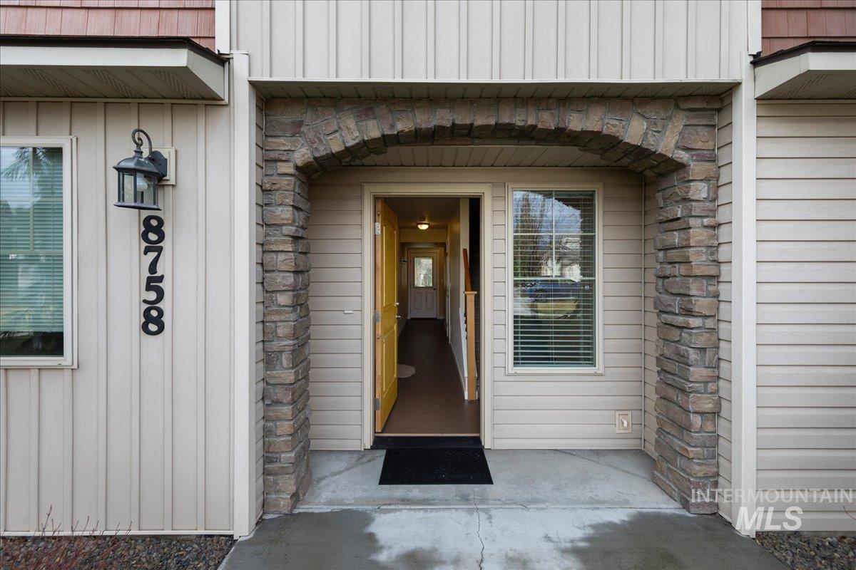 8758 W Pine Valley Ln, Boise, Idaho 83709-0020, 3 Bedrooms, 2.5 Bathrooms, Residential For Sale, Price $343,900,MLS 98976708