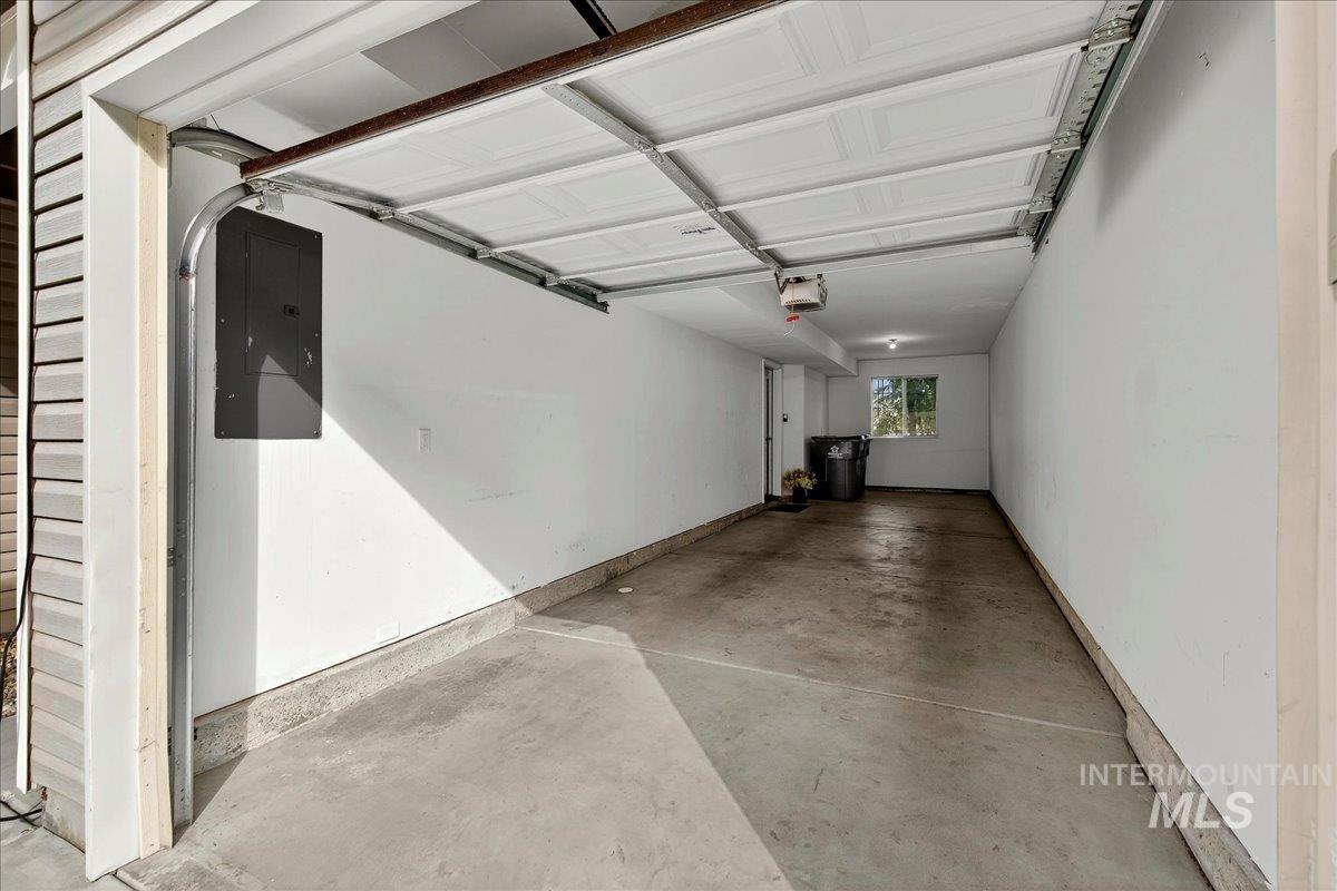 8758 W Pine Valley Ln, Boise, Idaho 83709-0020, 3 Bedrooms, 2.5 Bathrooms, Residential For Sale, Price $343,900,MLS 98976708