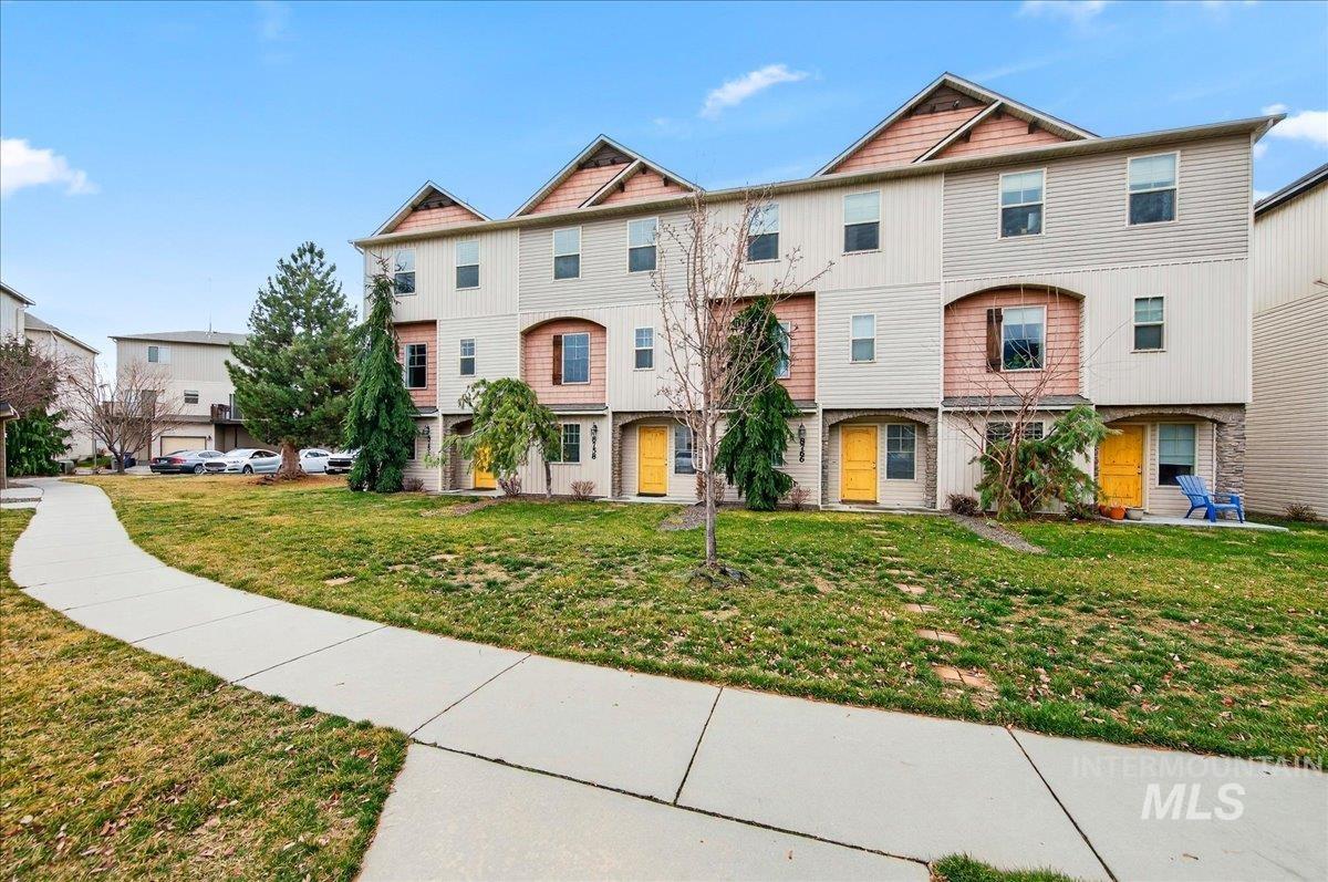 8758 W Pine Valley Ln, Boise, Idaho 83709-0020, 3 Bedrooms, 2.5 Bathrooms, Residential For Sale, Price $343,900,MLS 98976708