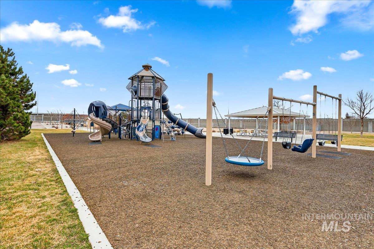 8758 W Pine Valley Ln, Boise, Idaho 83709-0020, 3 Bedrooms, 2.5 Bathrooms, Residential For Sale, Price $343,900,MLS 98976708