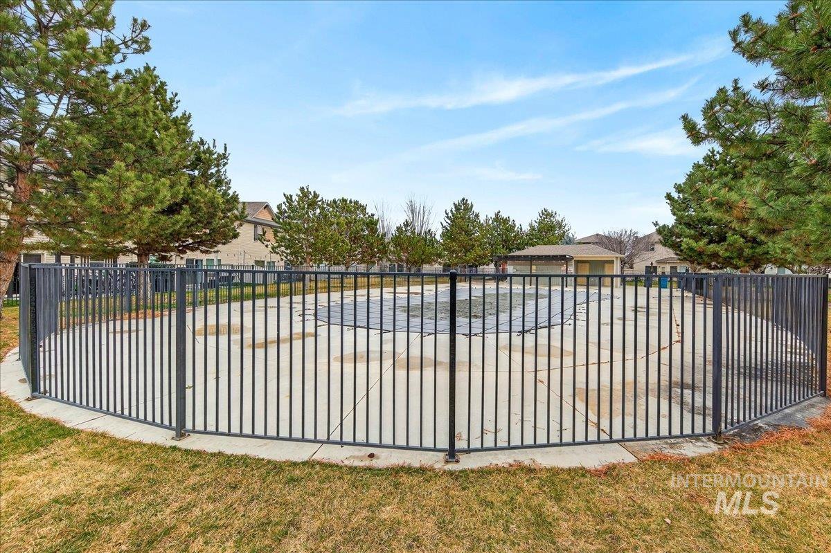 8758 W Pine Valley Ln, Boise, Idaho 83709-0020, 3 Bedrooms, 2.5 Bathrooms, Residential For Sale, Price $343,900,MLS 98976708