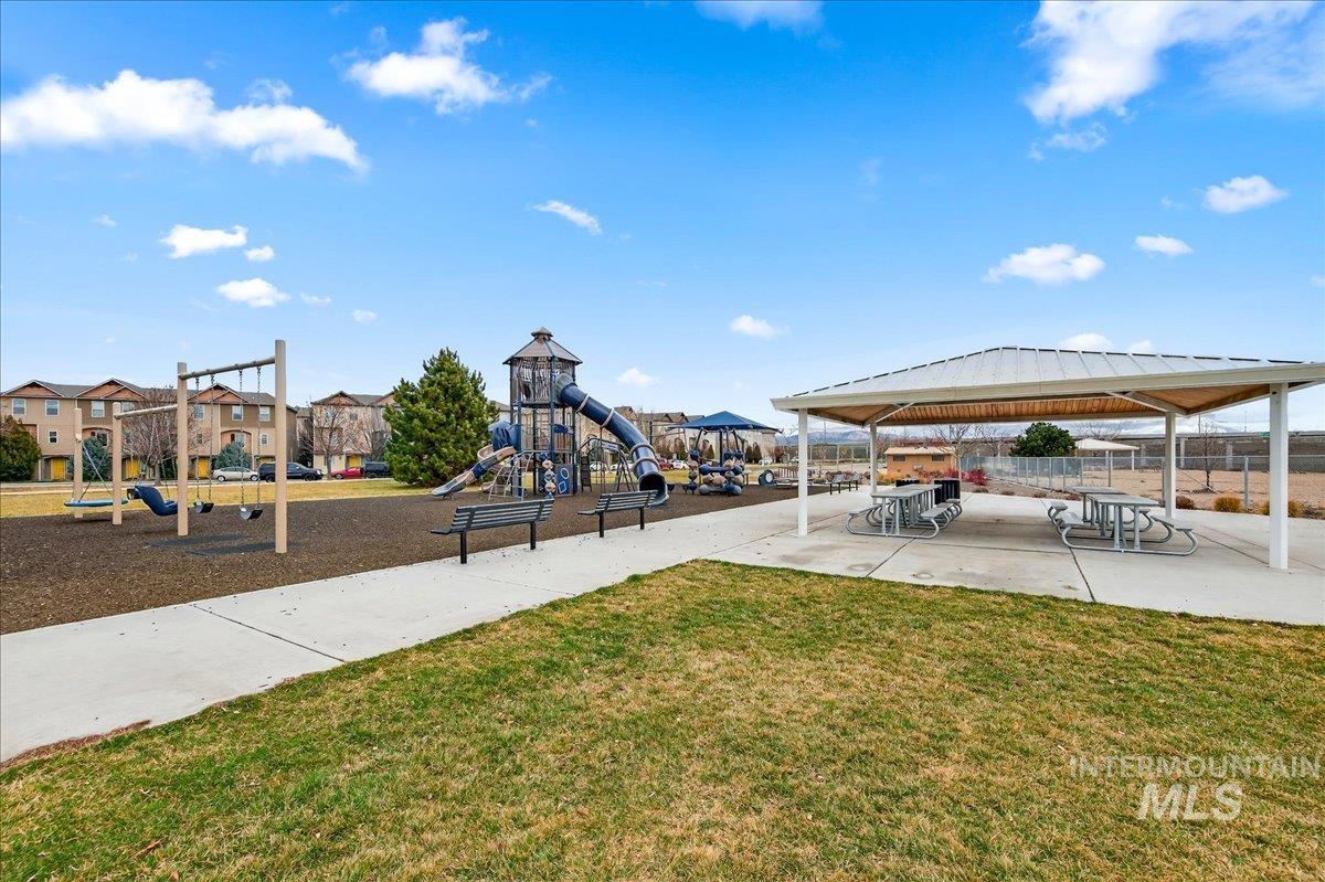 8758 W Pine Valley Ln, Boise, Idaho 83709-0020, 3 Bedrooms, 2.5 Bathrooms, Residential For Sale, Price $343,900,MLS 98976708