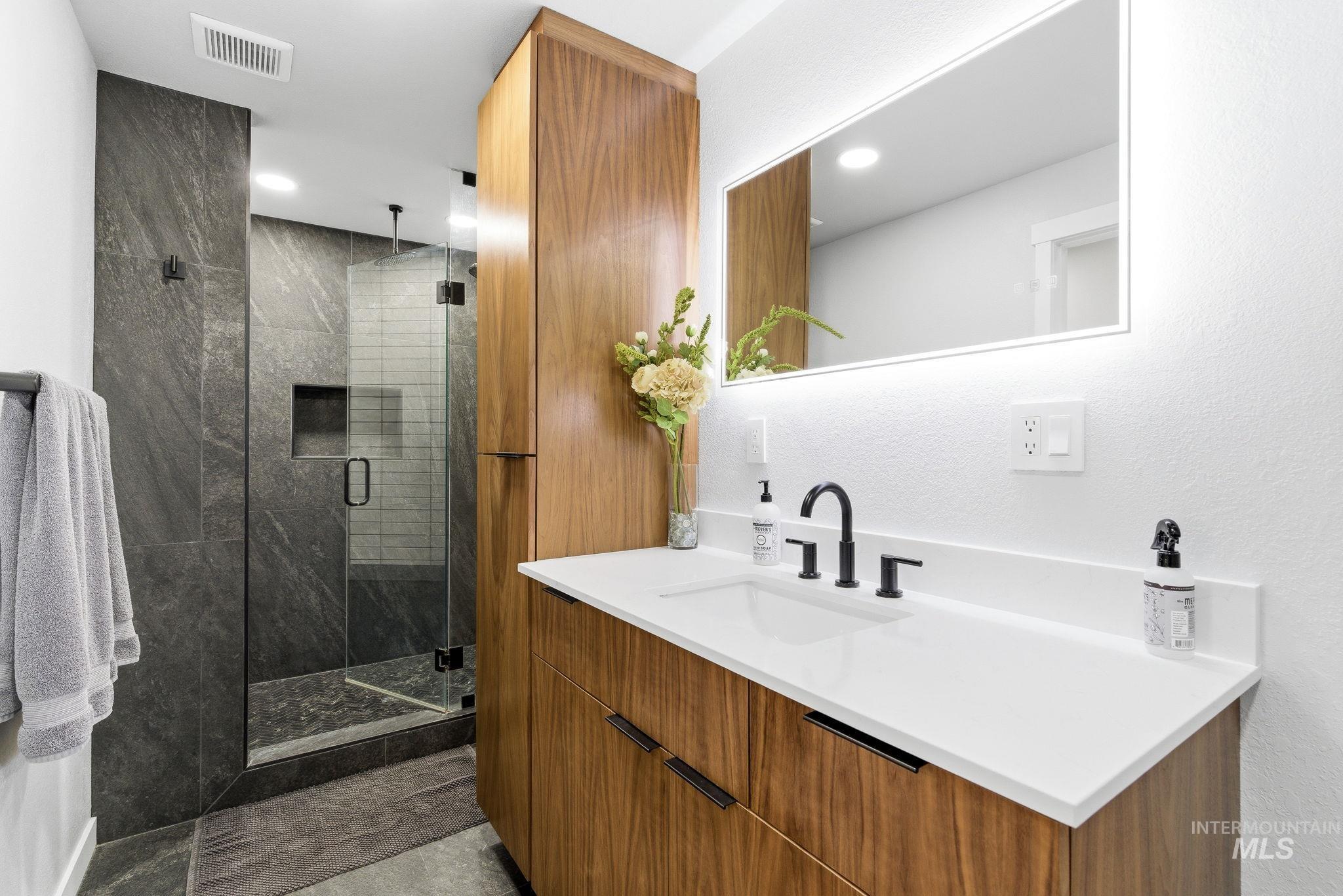 3921 W Taft St., Boise, Idaho 83703, 3 Bedrooms, 2 Bathrooms, Residential For Sale, Price $499,990, 98976710