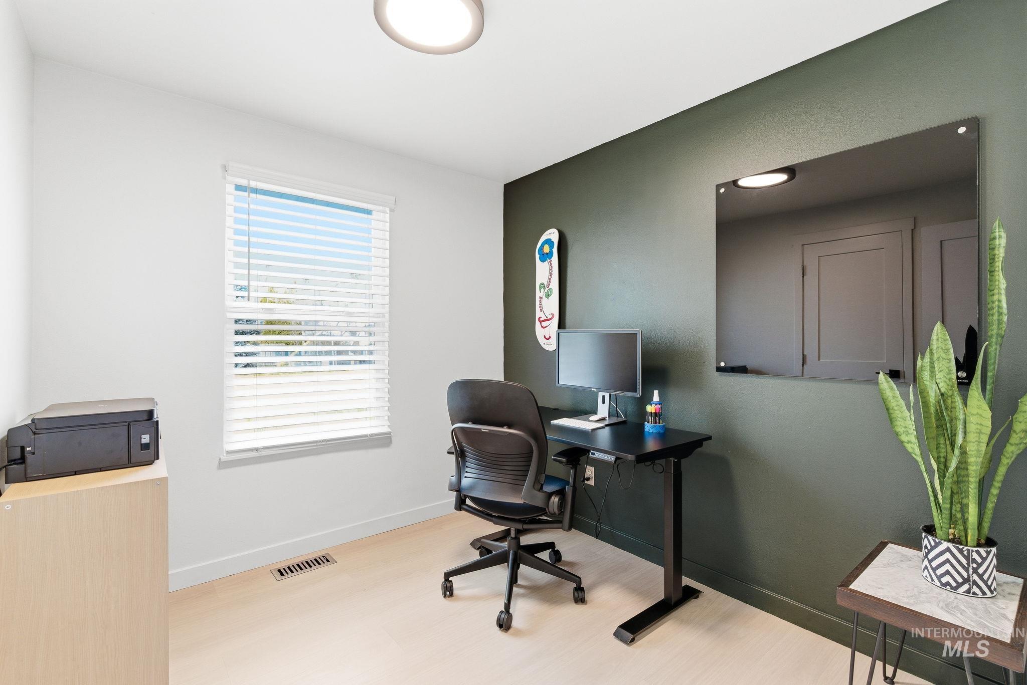 3921 W Taft St., Boise, Idaho 83703, 3 Bedrooms, 2 Bathrooms, Residential For Sale, Price $499,990, 98976710