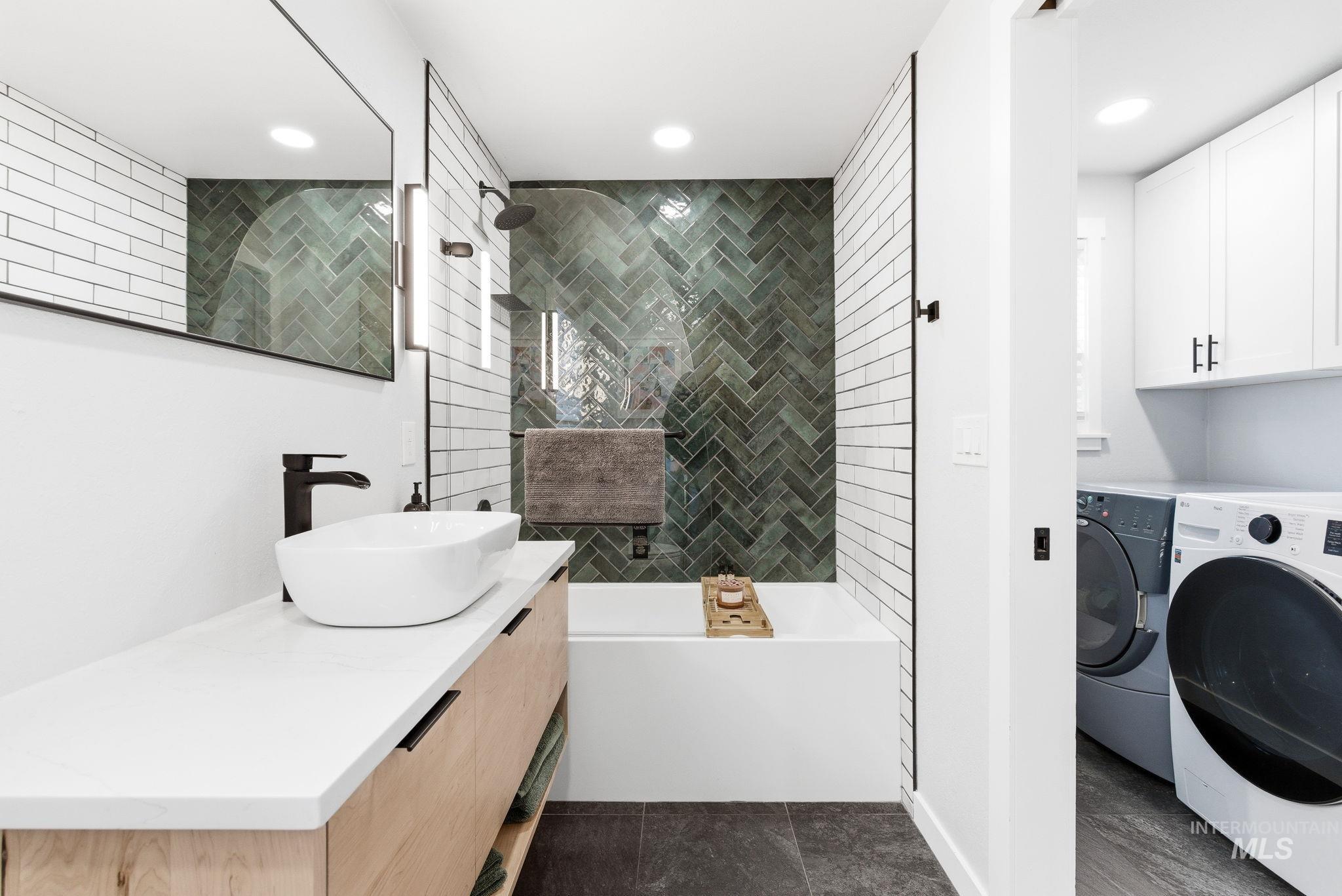 3921 W Taft St., Boise, Idaho 83703, 3 Bedrooms, 2 Bathrooms, Residential For Sale, Price $499,990, 98976710