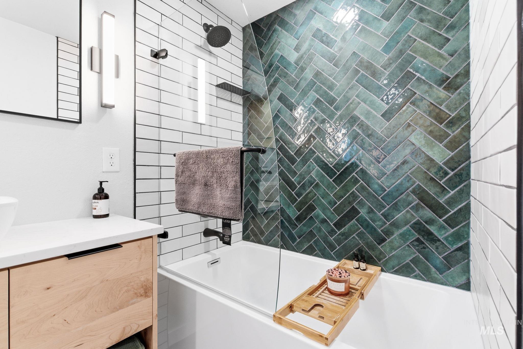 3921 W Taft St., Boise, Idaho 83703, 3 Bedrooms, 2 Bathrooms, Residential For Sale, Price $499,990, 98976710