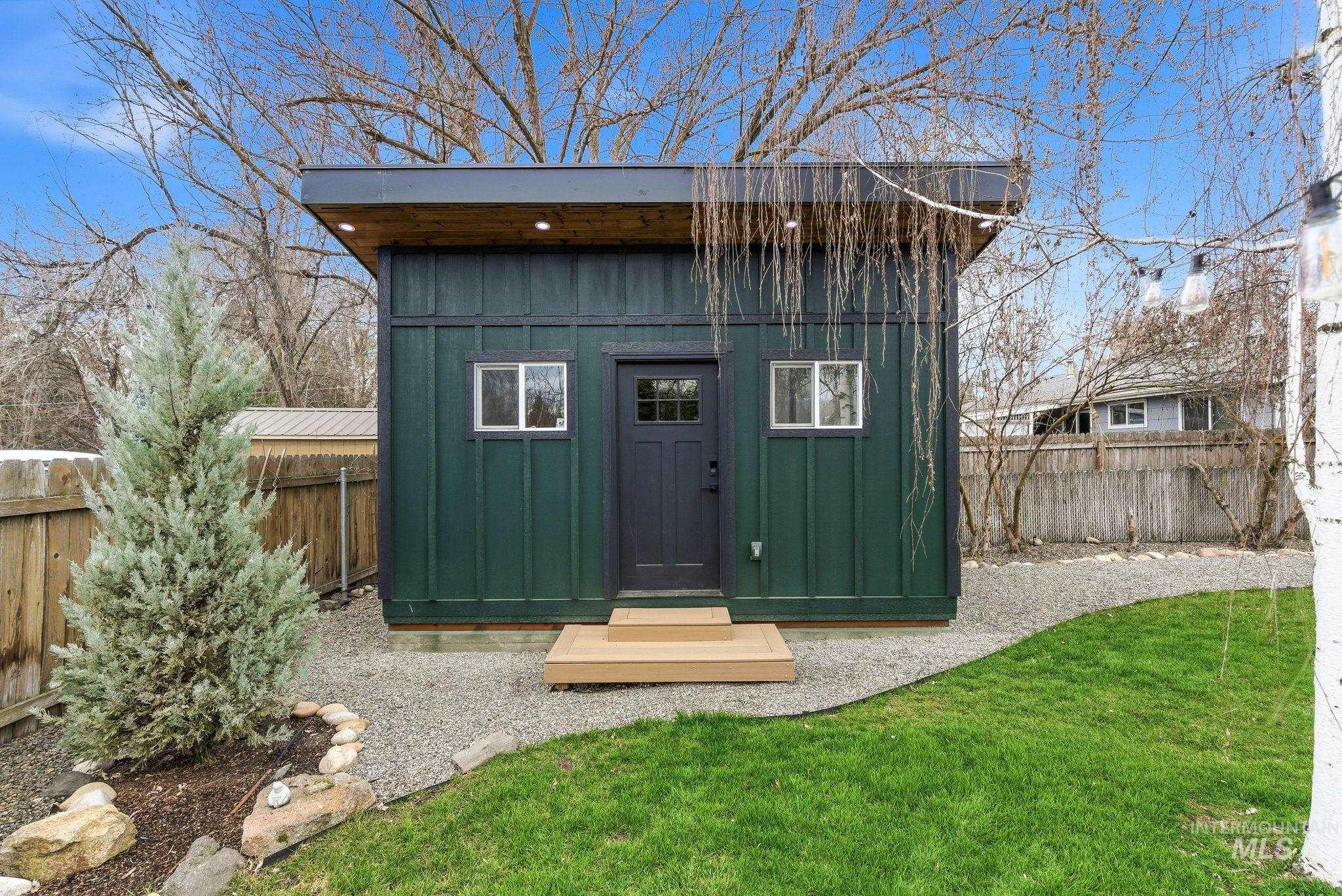 3921 W Taft St., Boise, Idaho 83703, 3 Bedrooms, 2 Bathrooms, Residential For Sale, Price $499,990, 98976710