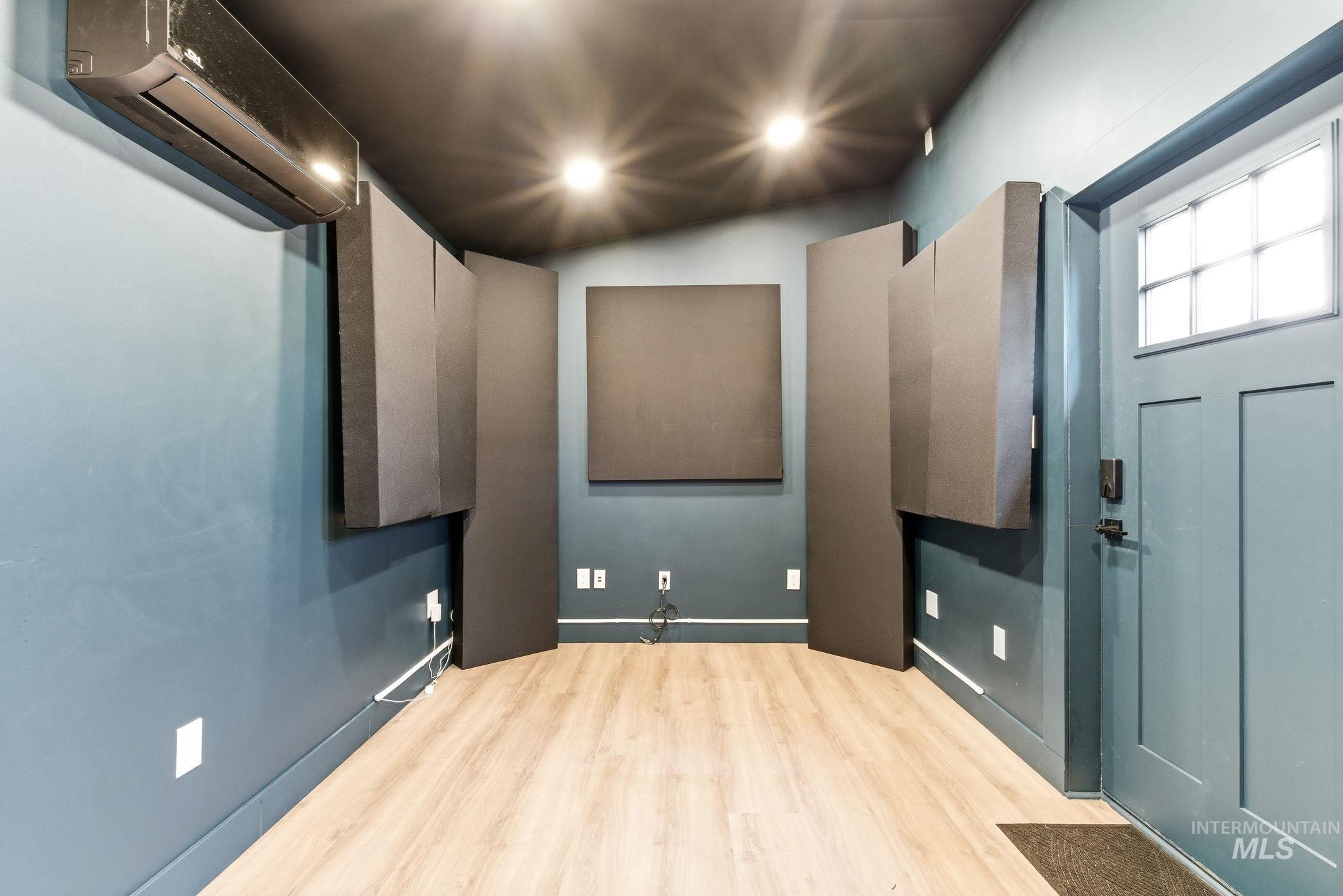 3921 W Taft St., Boise, Idaho 83703, 3 Bedrooms, 2 Bathrooms, Residential For Sale, Price $499,990, 98976710